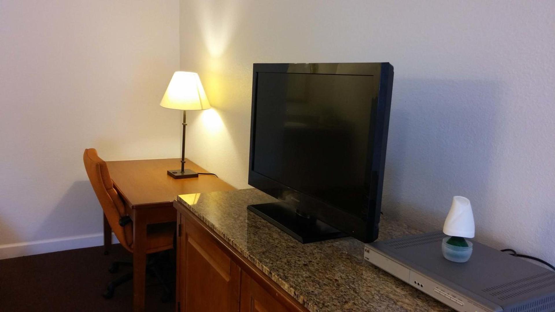 Country Regency Inn & Suites photo 35