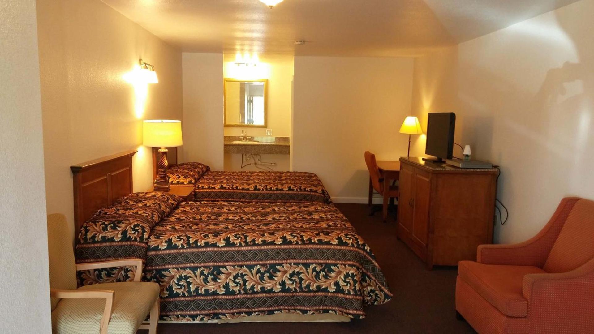Country Regency Inn & Suites photo 32