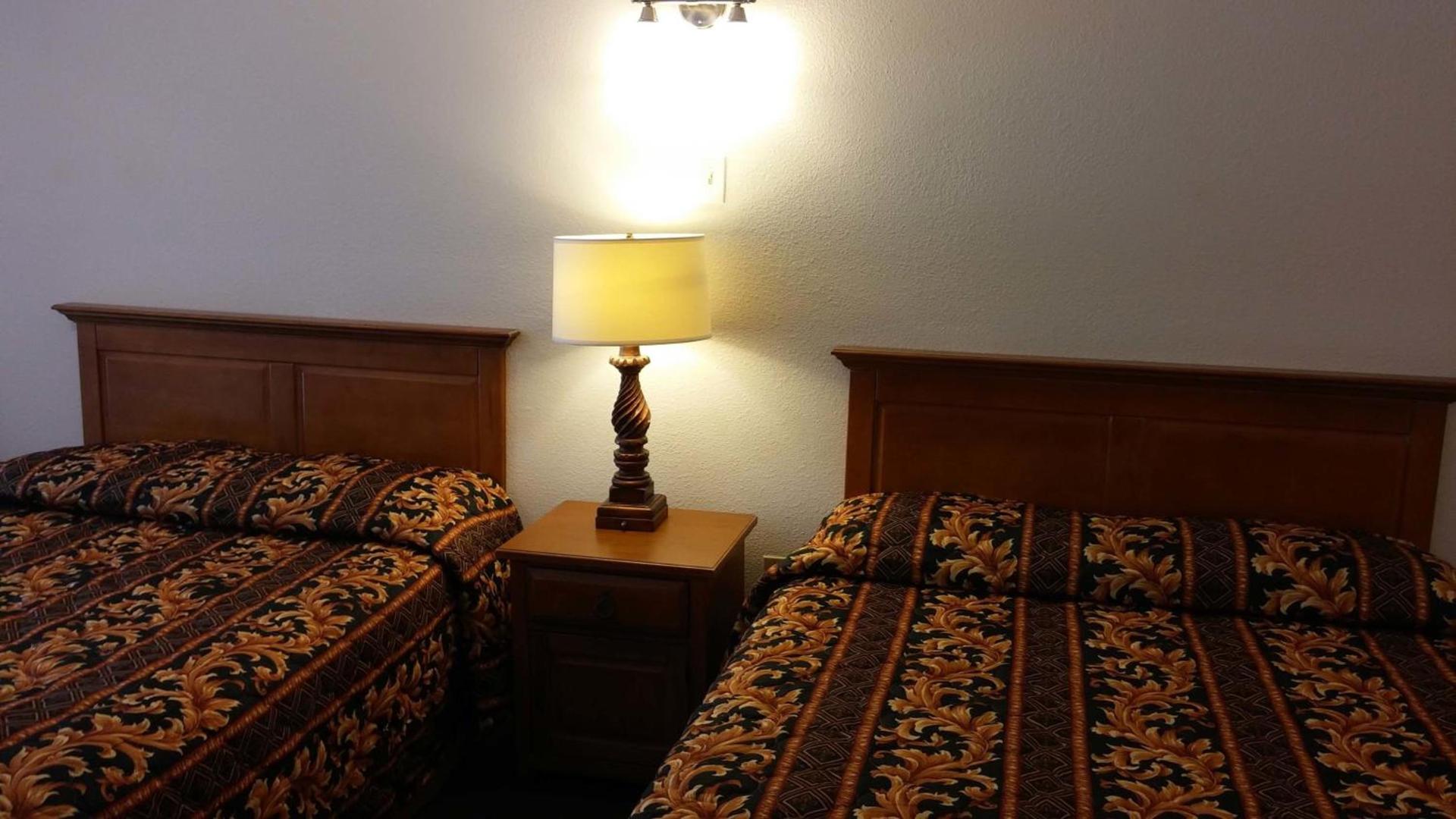 Country Regency Inn & Suites photo 22