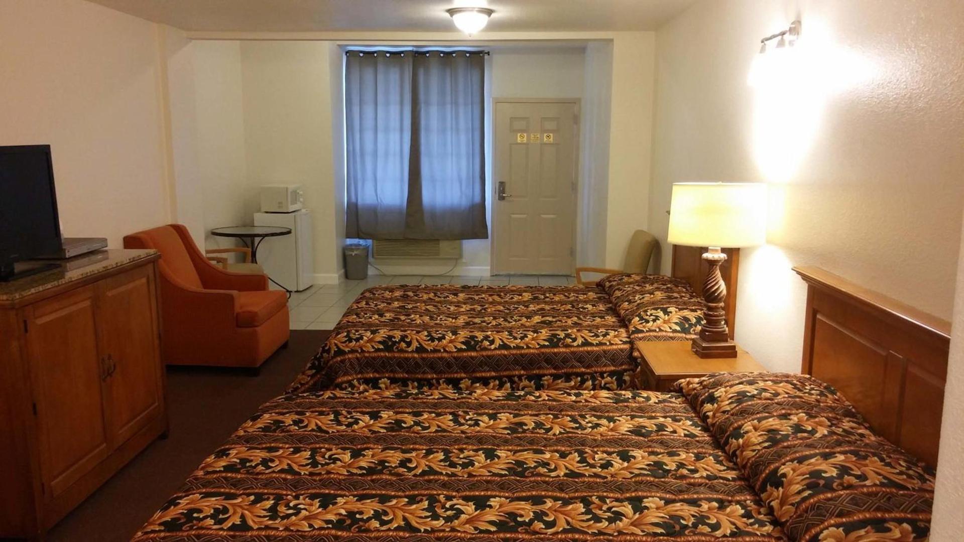 Country Regency Inn & Suites photo 26