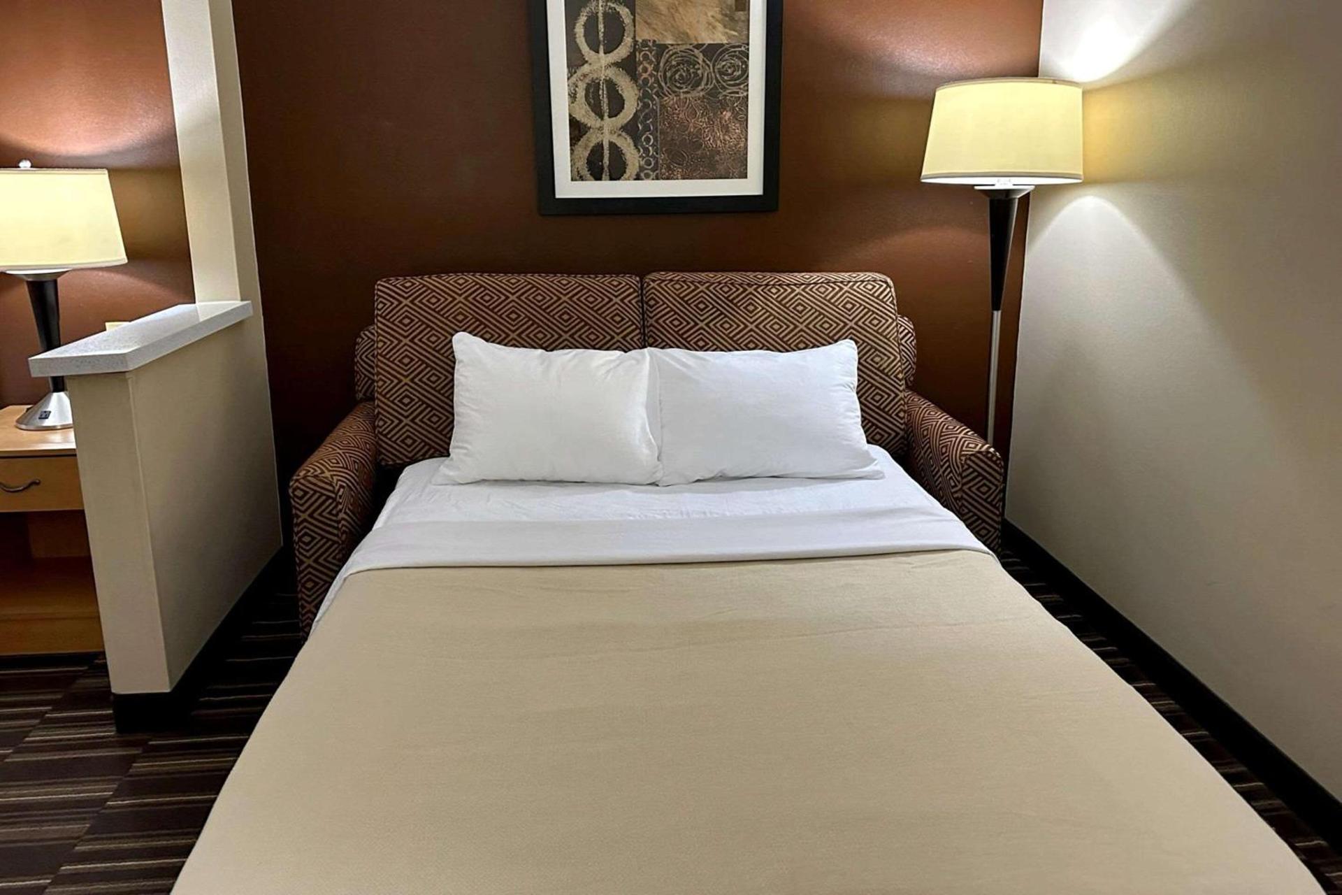 Quality Suites Near West Acres photo 36