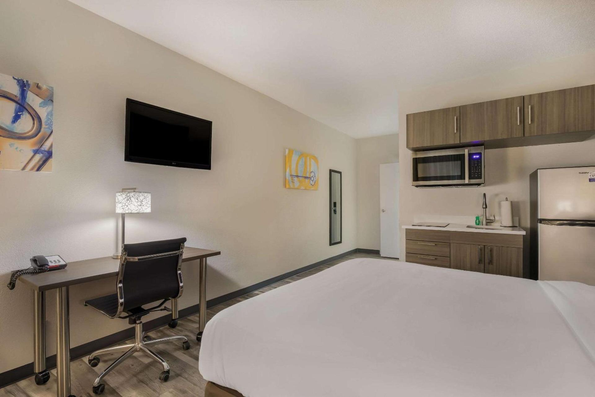 MainStay Suites Joliet I-55 photo 23