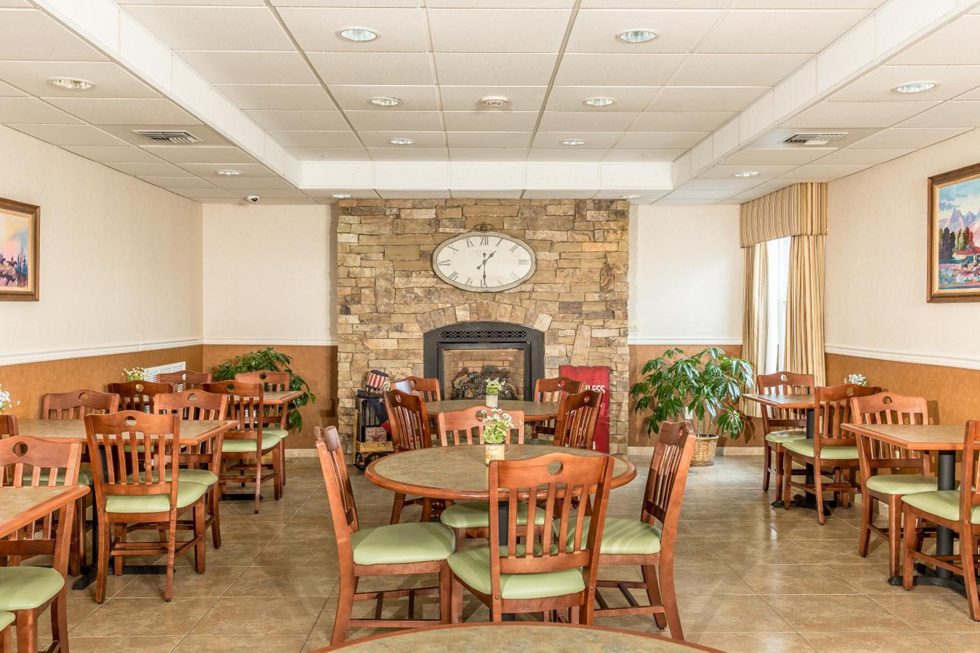 Boothill Inn and Suites photo 19