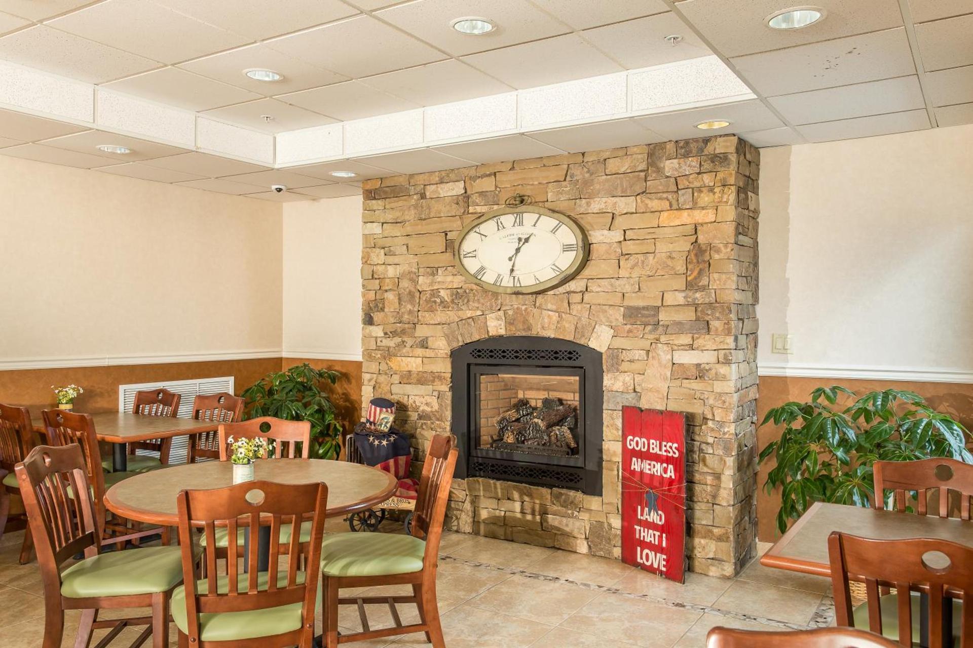 Boothill Inn and Suites photo 18