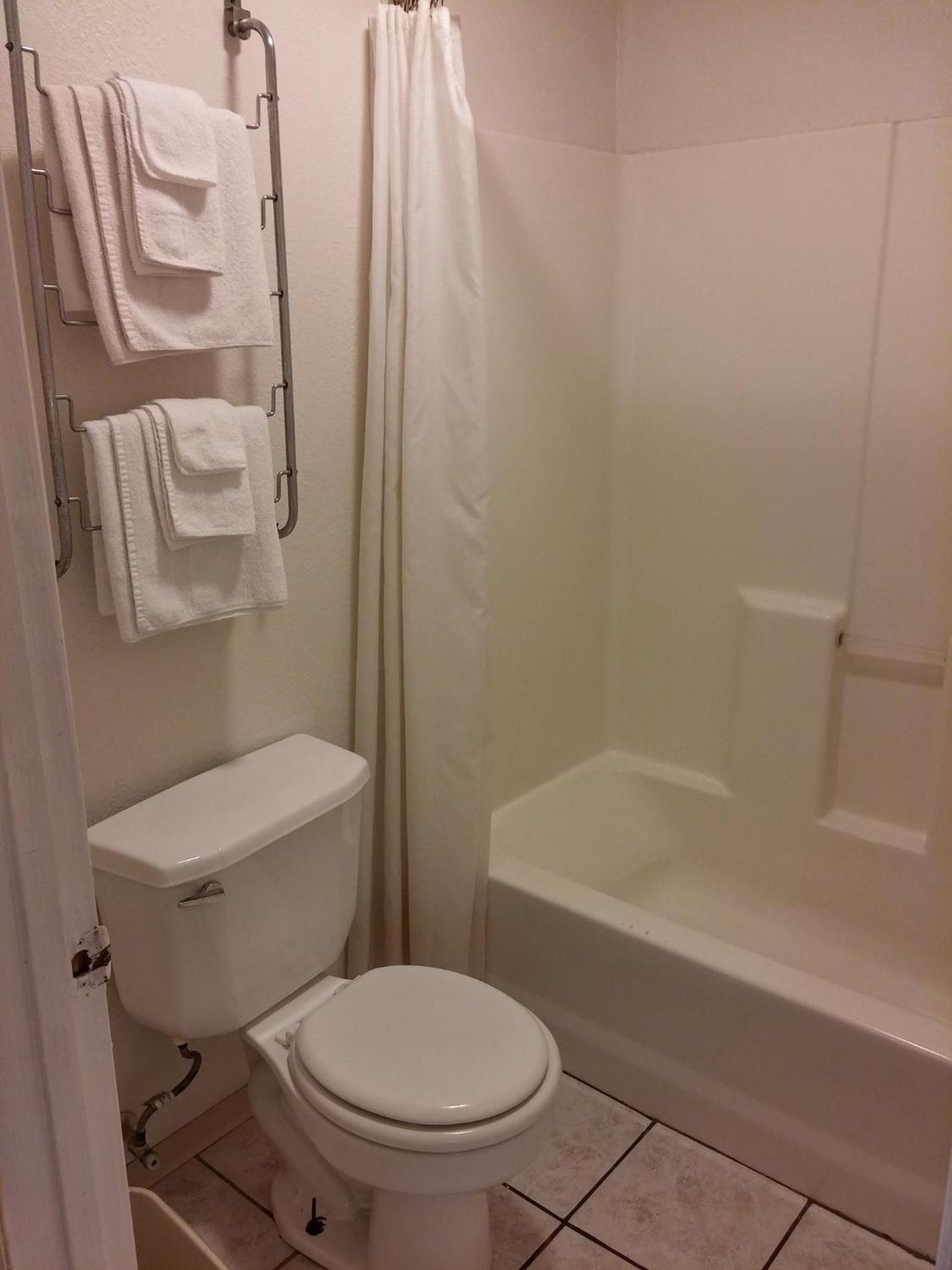 Country Regency Inn & Suites photo 24