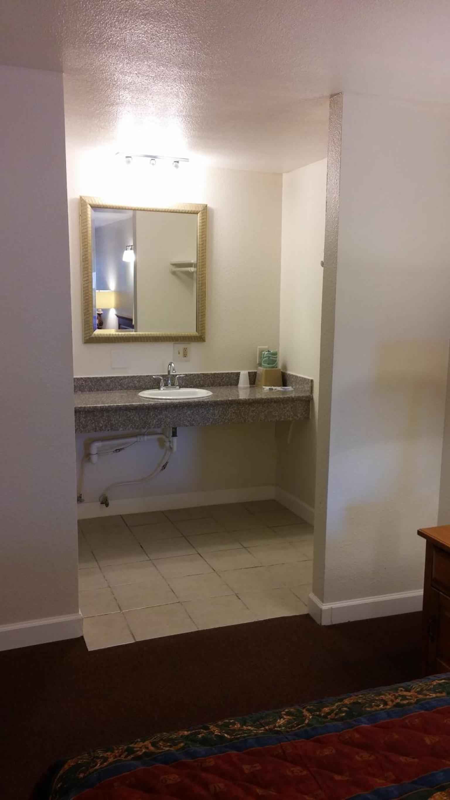 Country Regency Inn & Suites photo 20