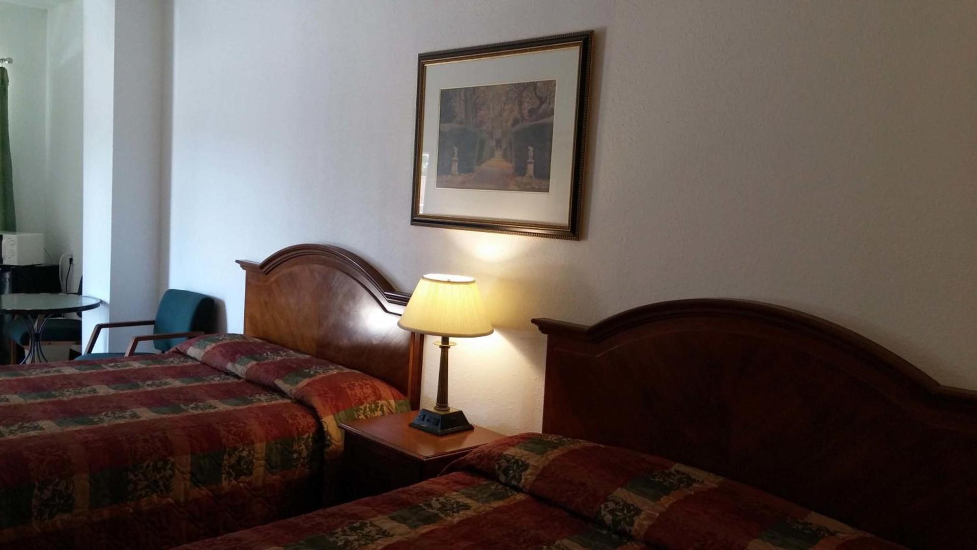 Country Regency Inn & Suites photo 27