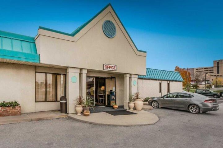 Horseshoe Curve Lodge — hotel in Altoona