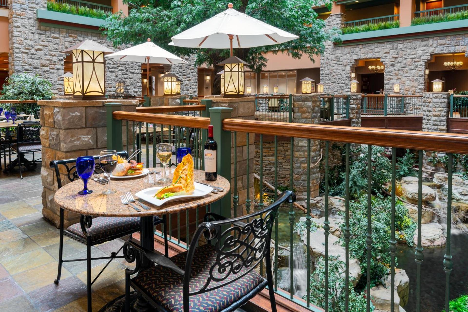 Chateau on the Lake Resort Spa and Convention Center photo 34