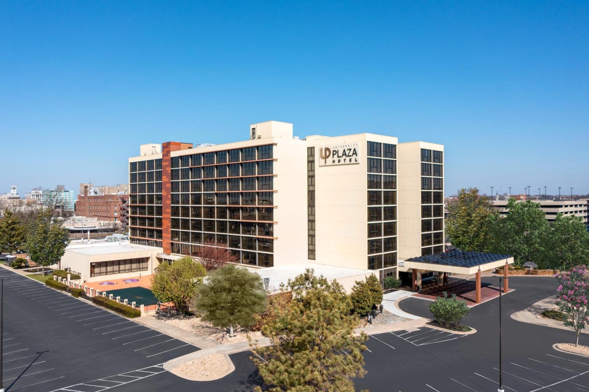 University Plaza Hotel — hotel in Springfield