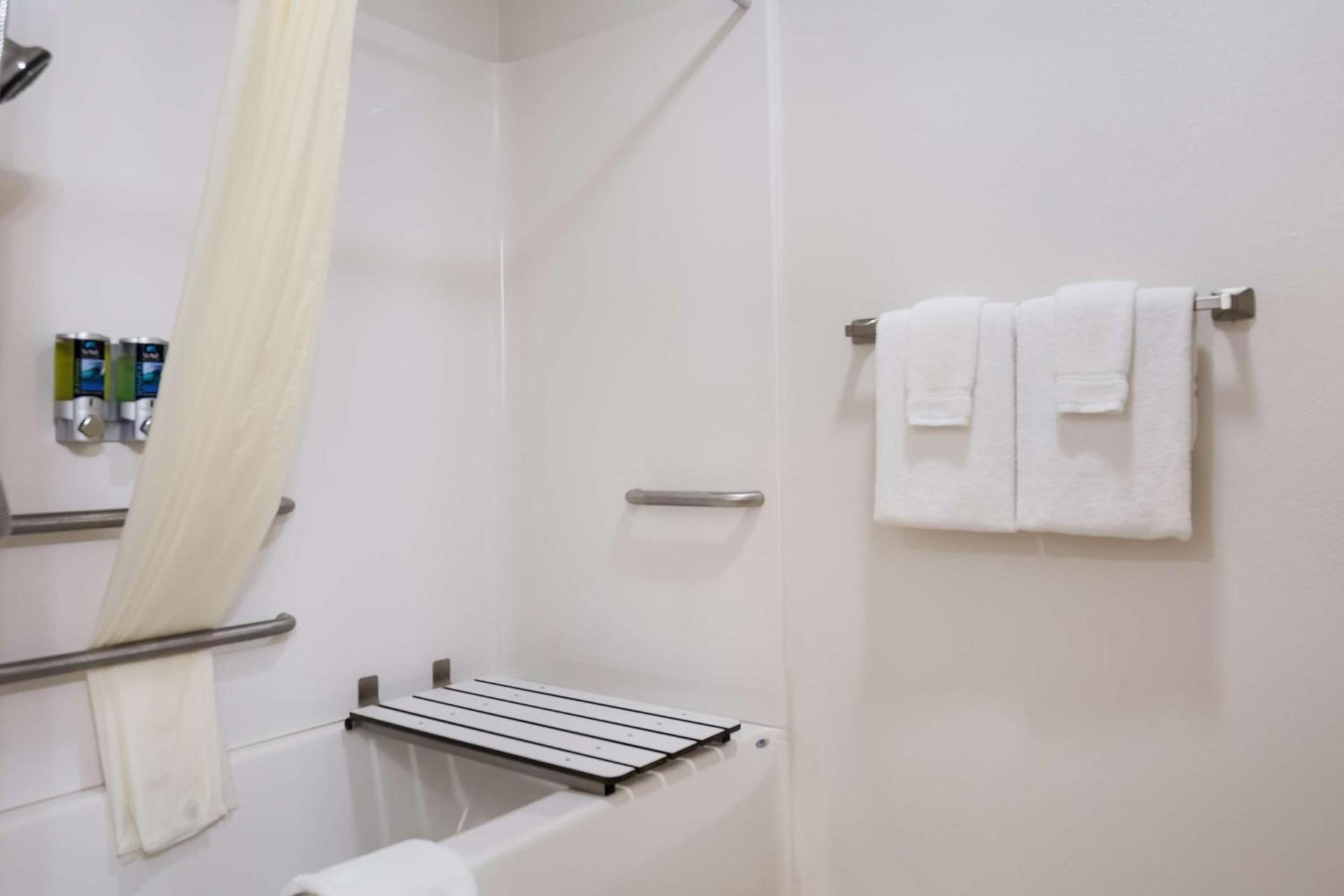 SureStay Hotel by Best Western Whittington Rend Lake photo 25