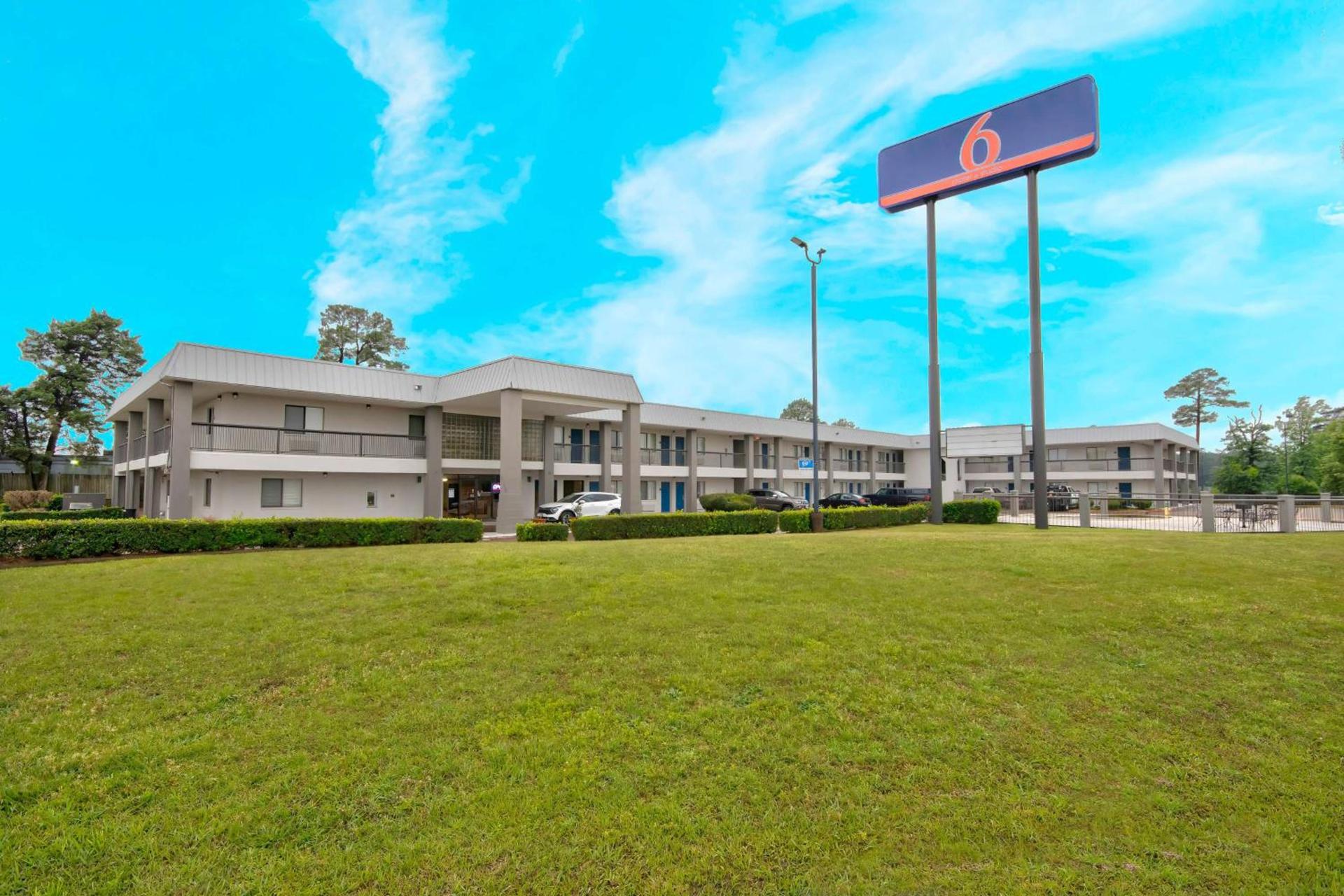Motel 6 Texarkana, TX photo 1
