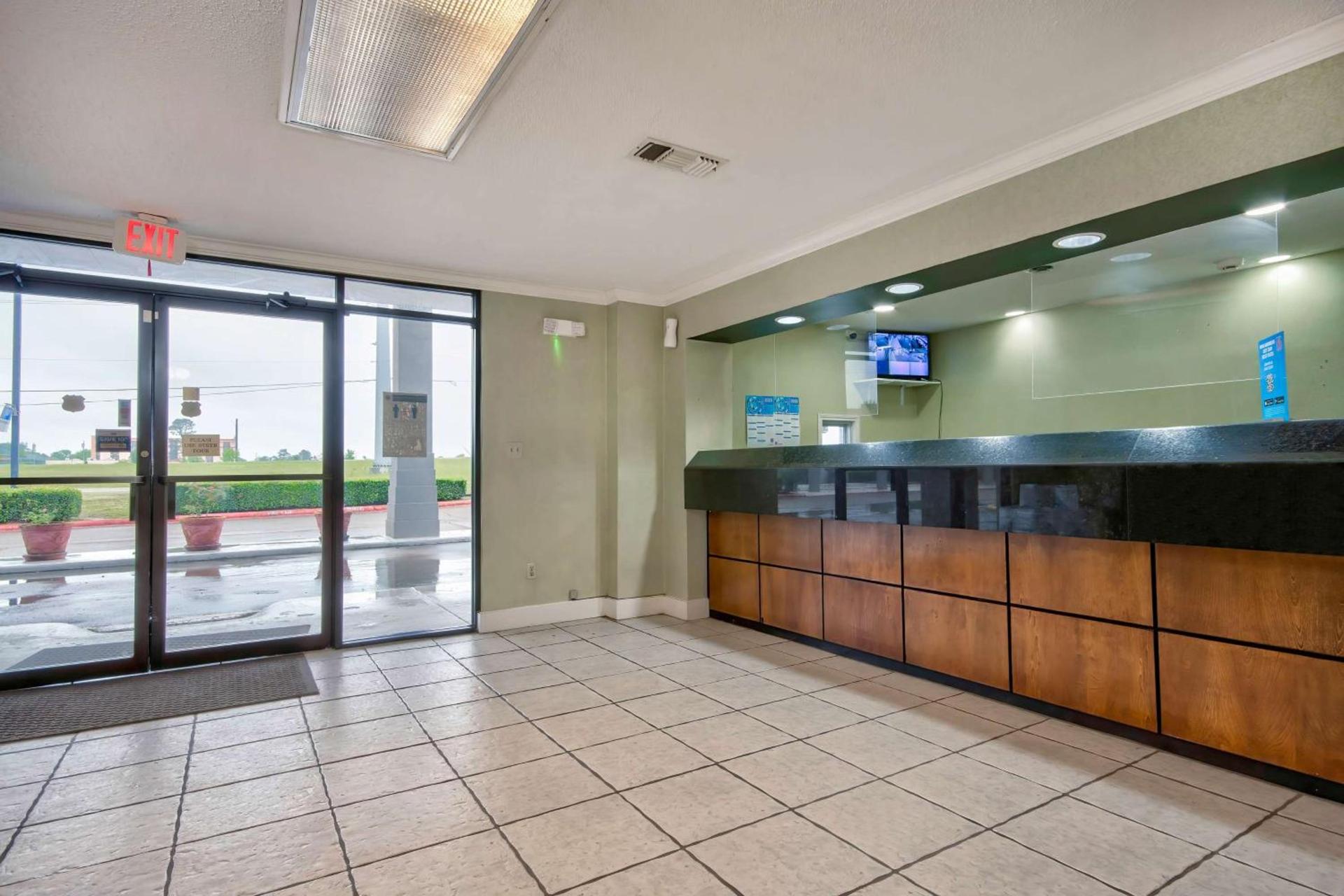 Motel 6 Texarkana, TX photo 2