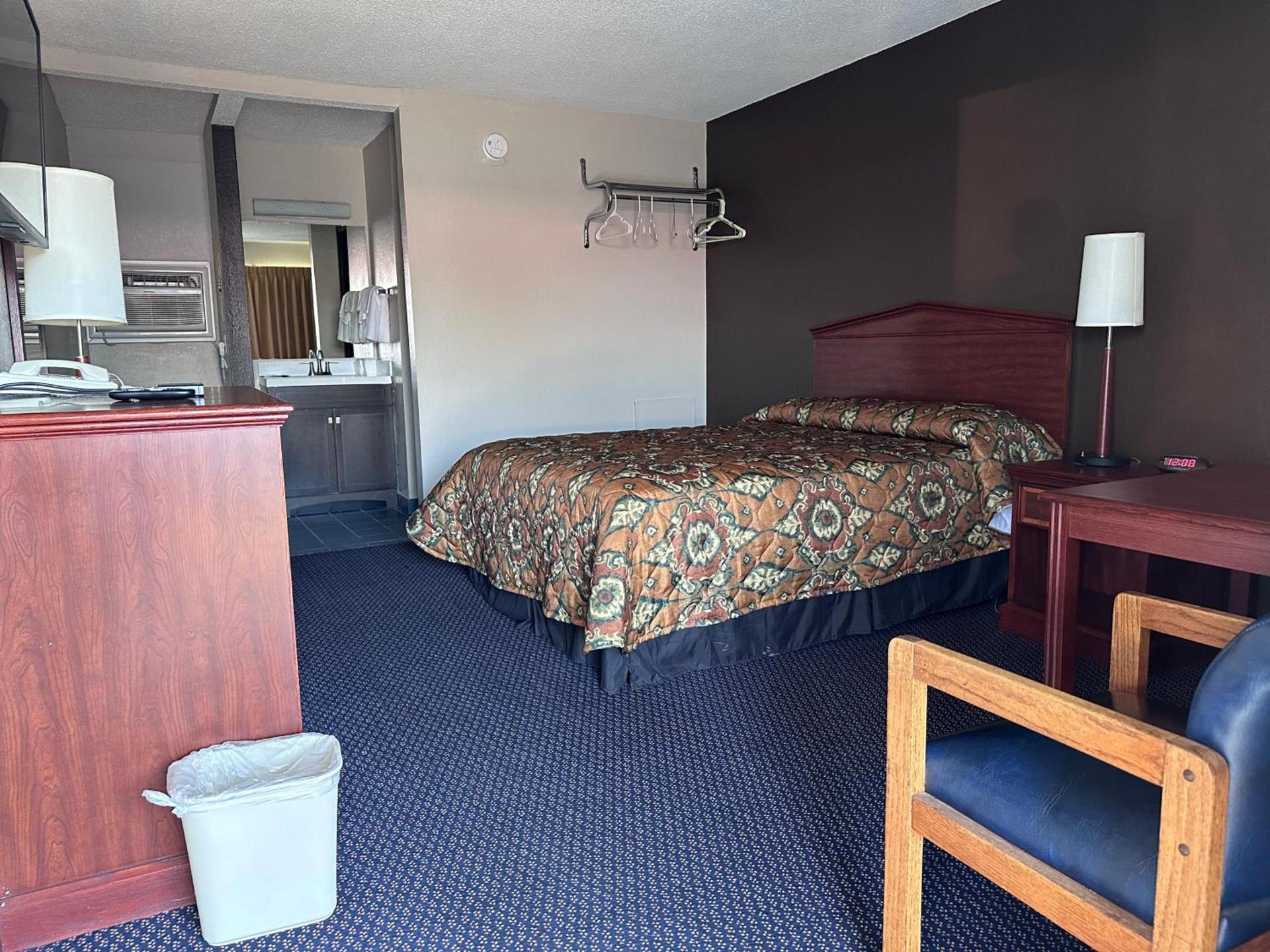 CRYSTAL MOTEL photo 13