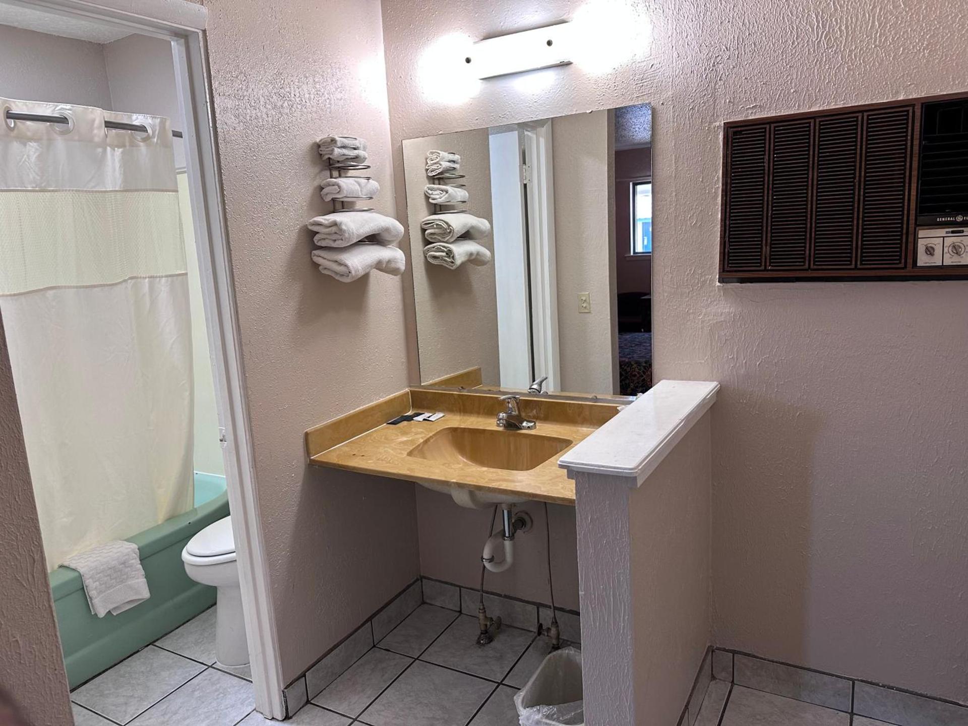CRYSTAL MOTEL photo 9