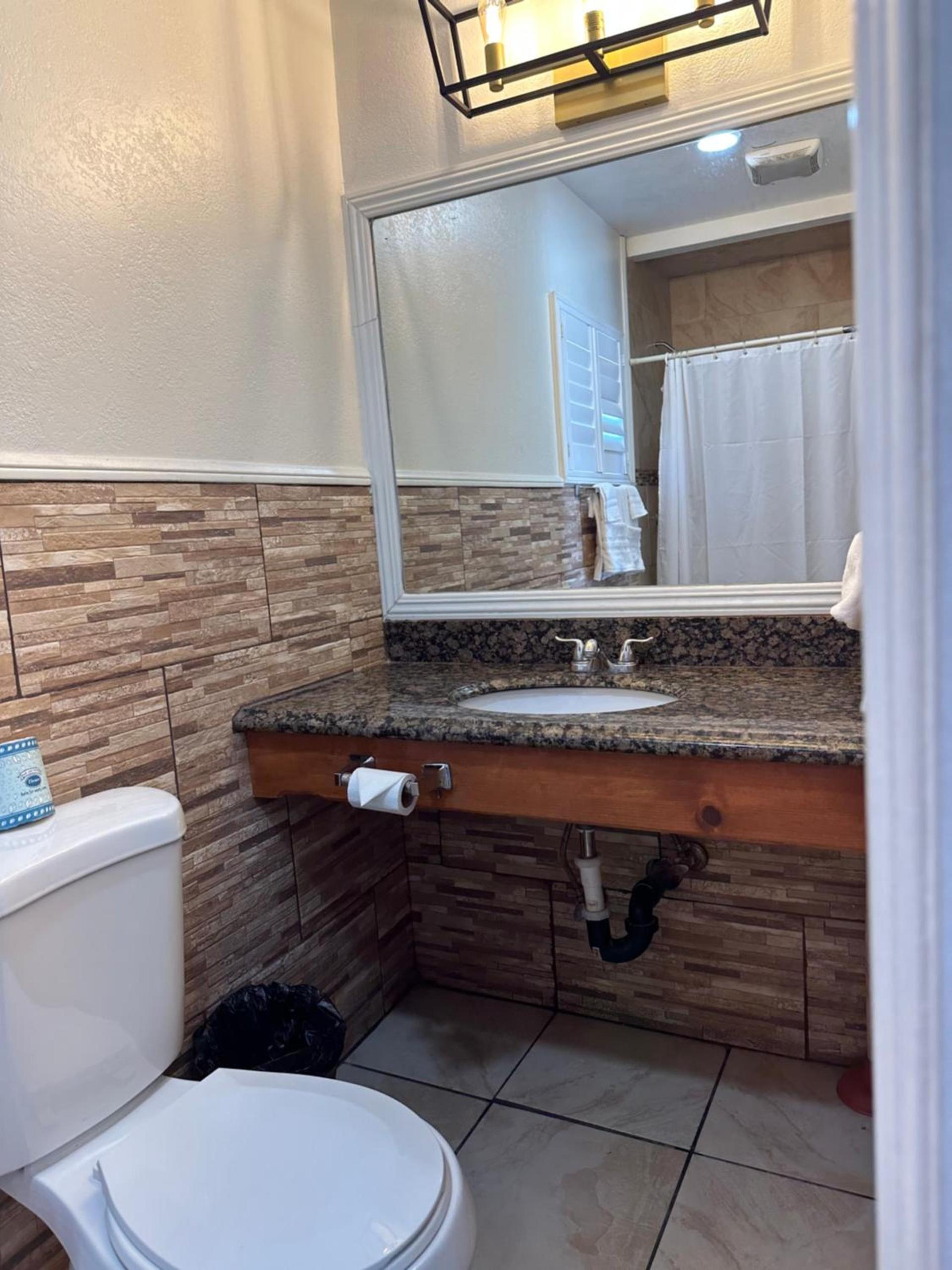 Bartlett Motel photo 13