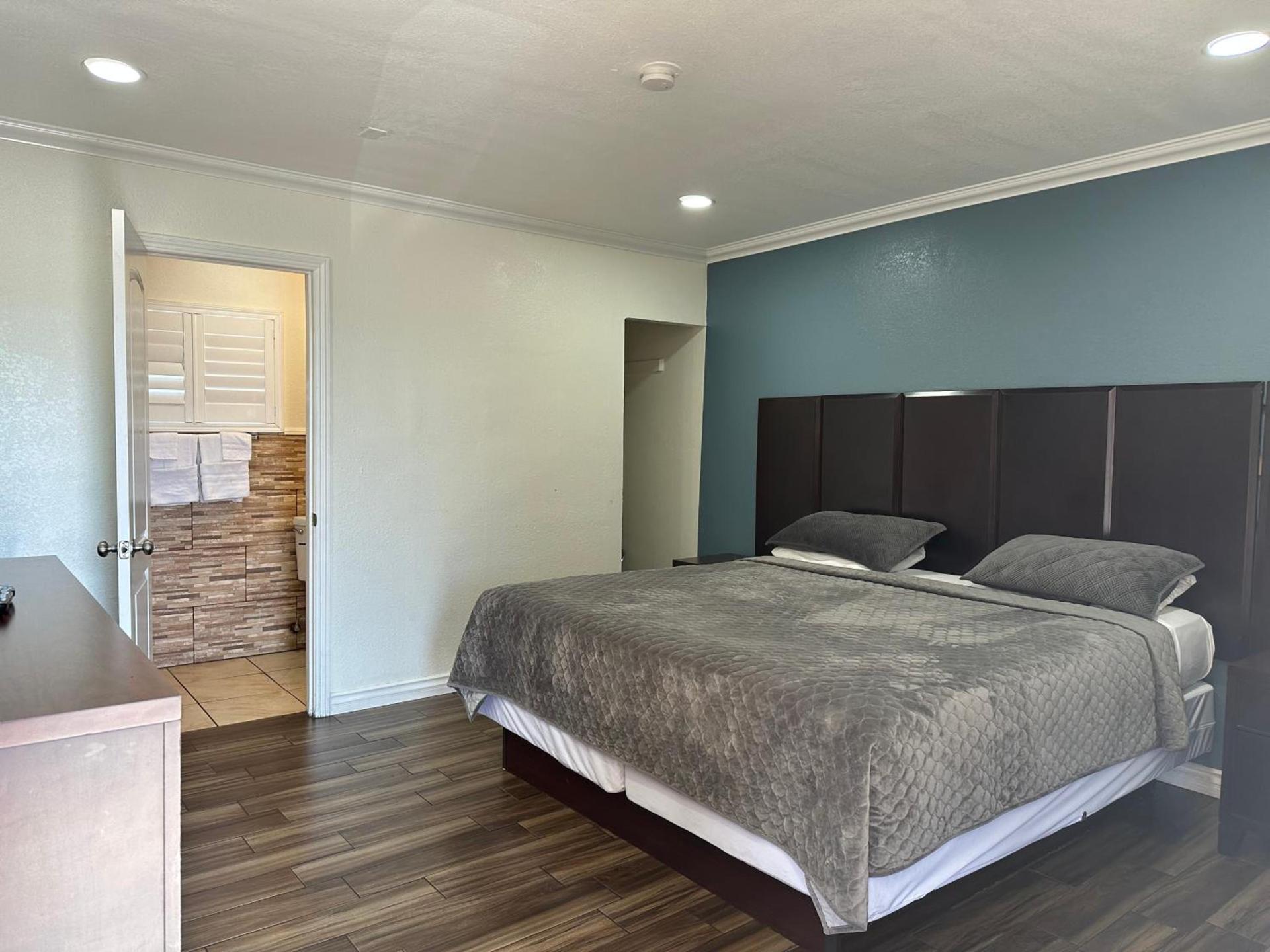 Bartlett Motel photo 9
