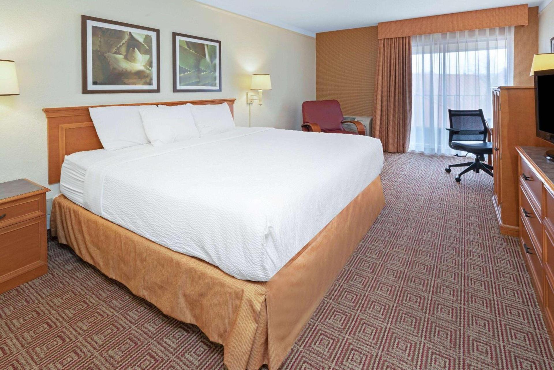 La Quinta by Wyndham Salt Lake City - Layton photo 16
