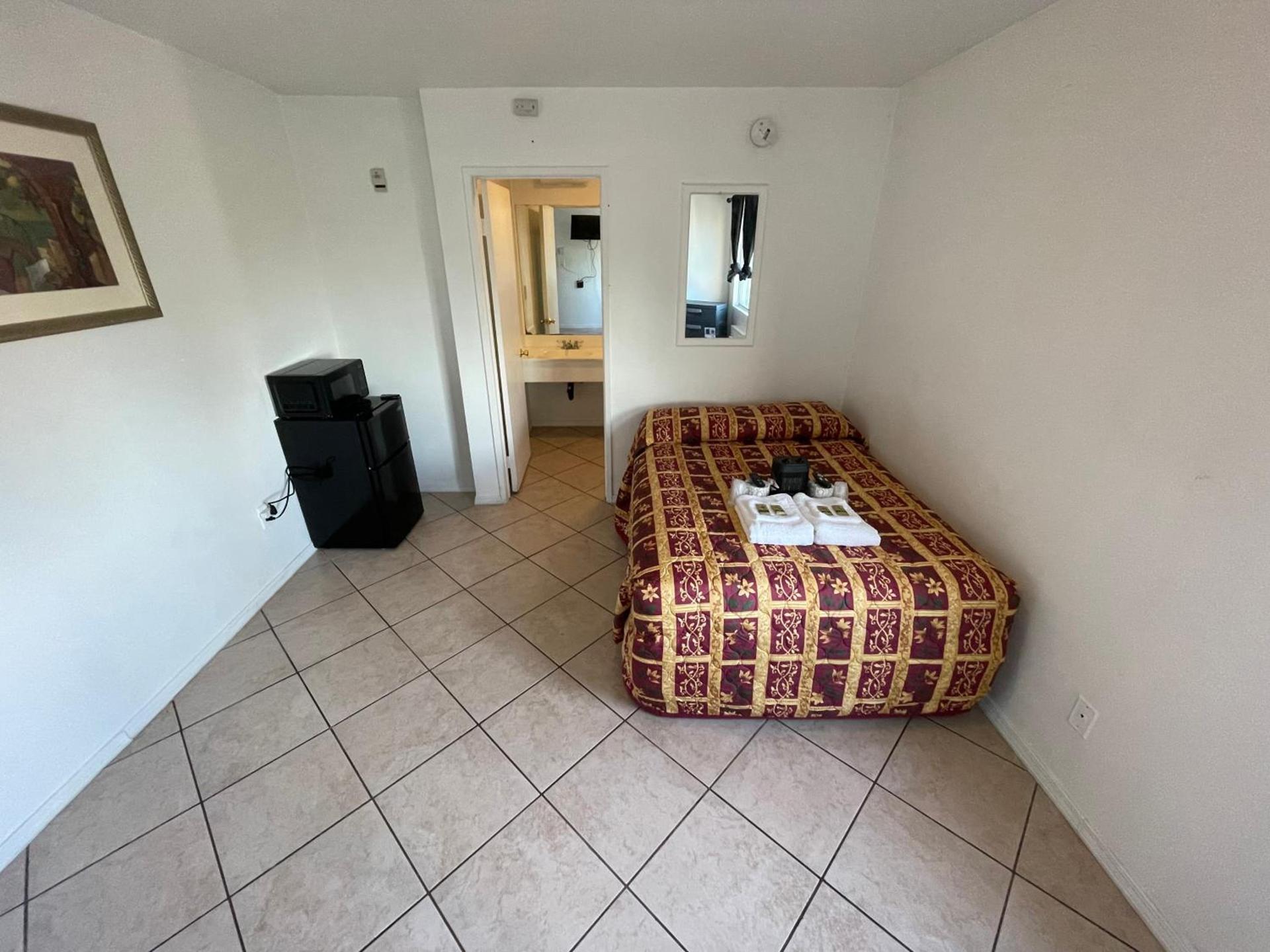 Crown Inn & Suites photo 23