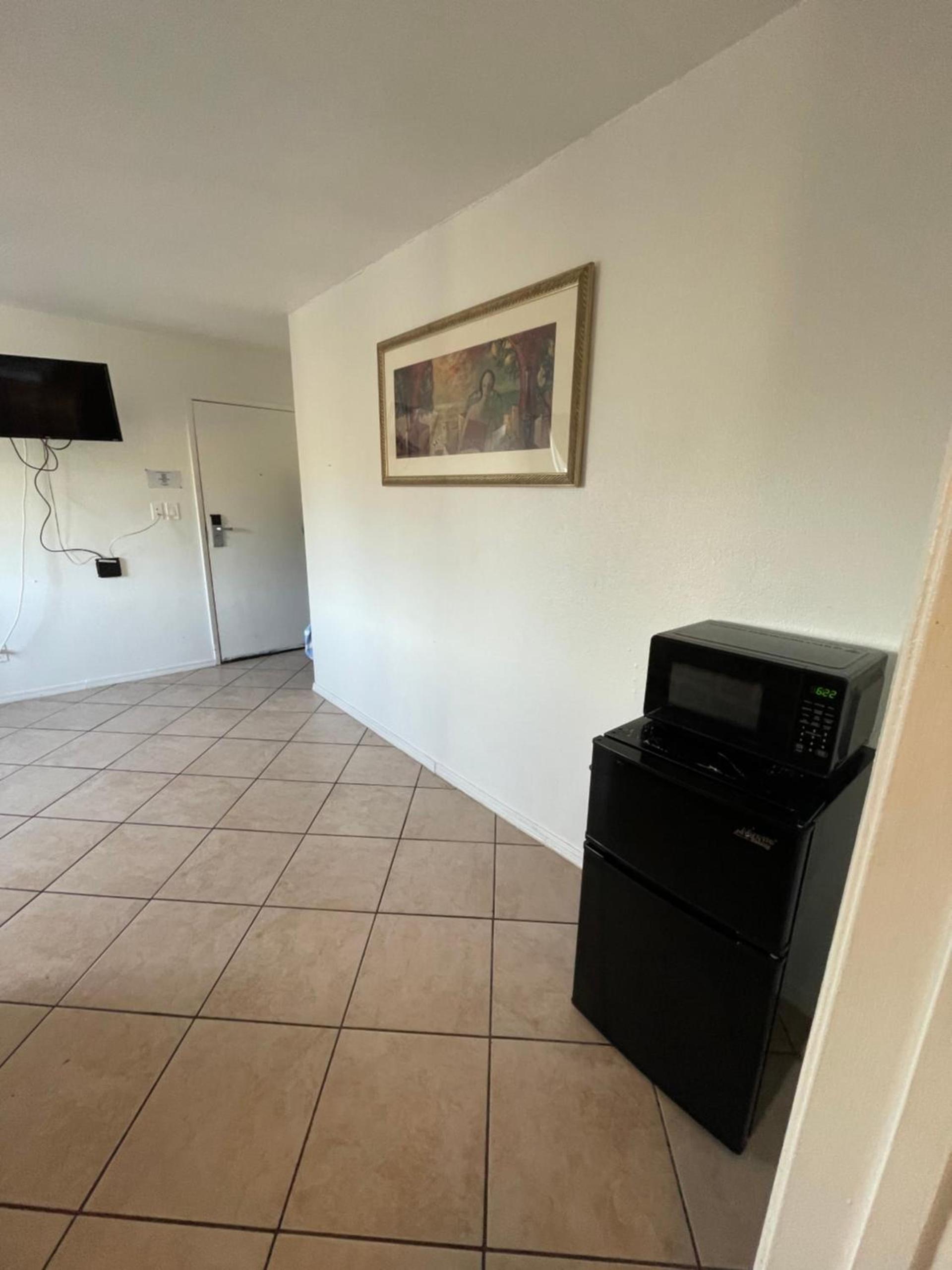 Crown Inn & Suites photo 46