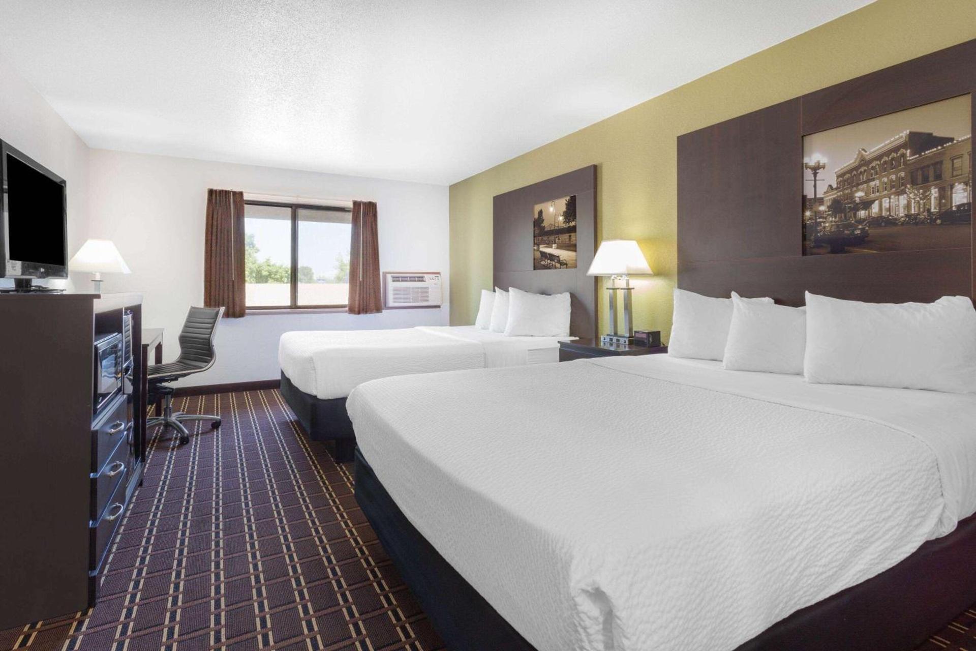 Super 8 by Wyndham La Crosse photo 8