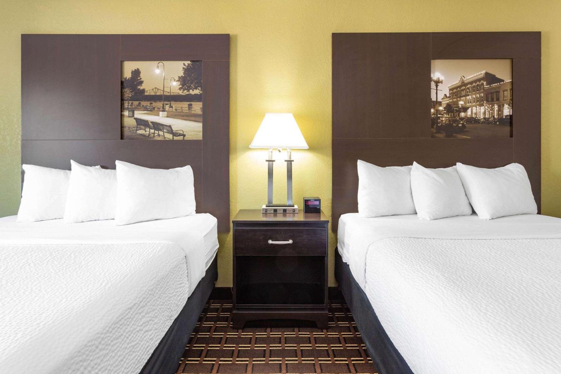 Super 8 by Wyndham La Crosse photo 10
