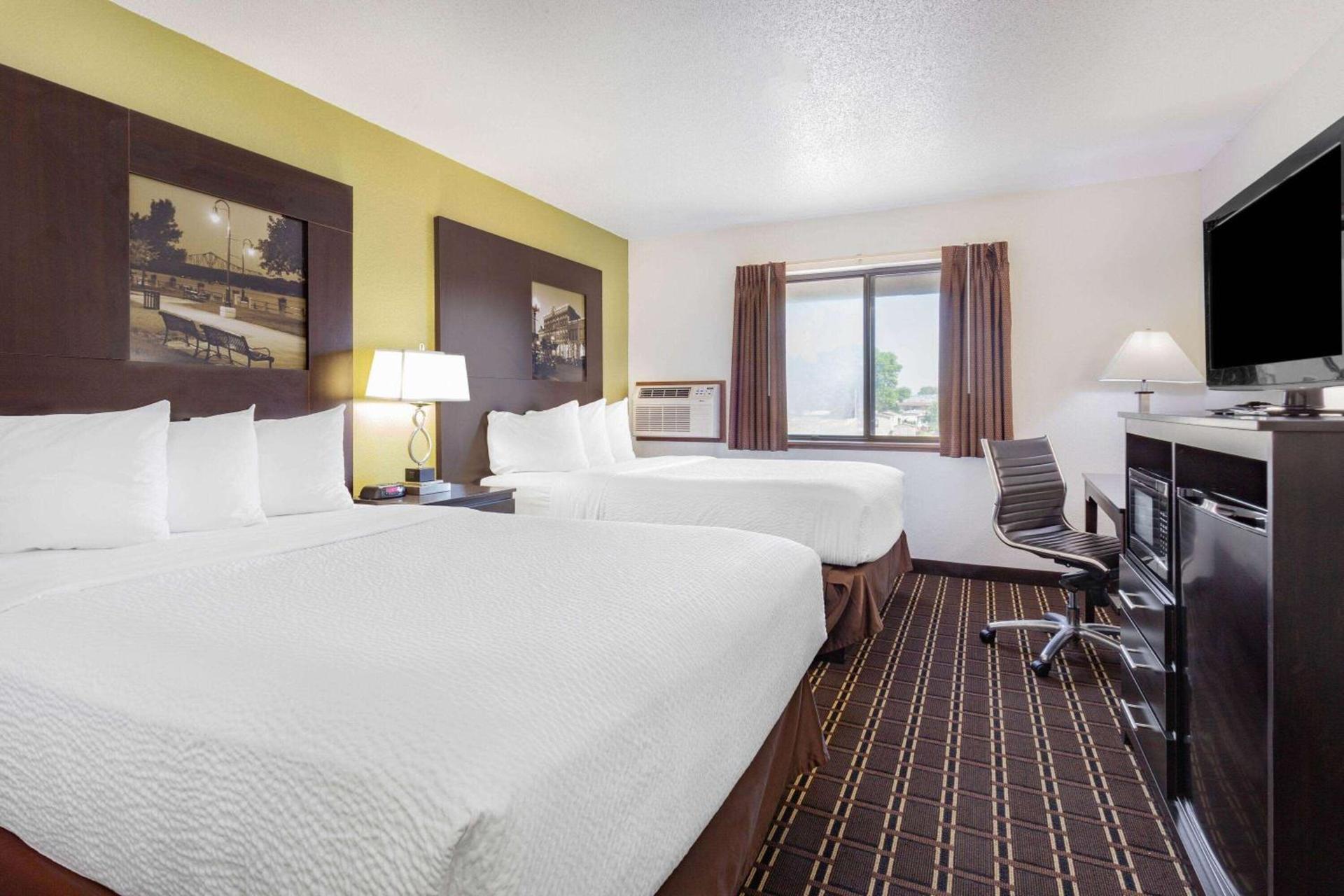 Super 8 by Wyndham La Crosse photo 11