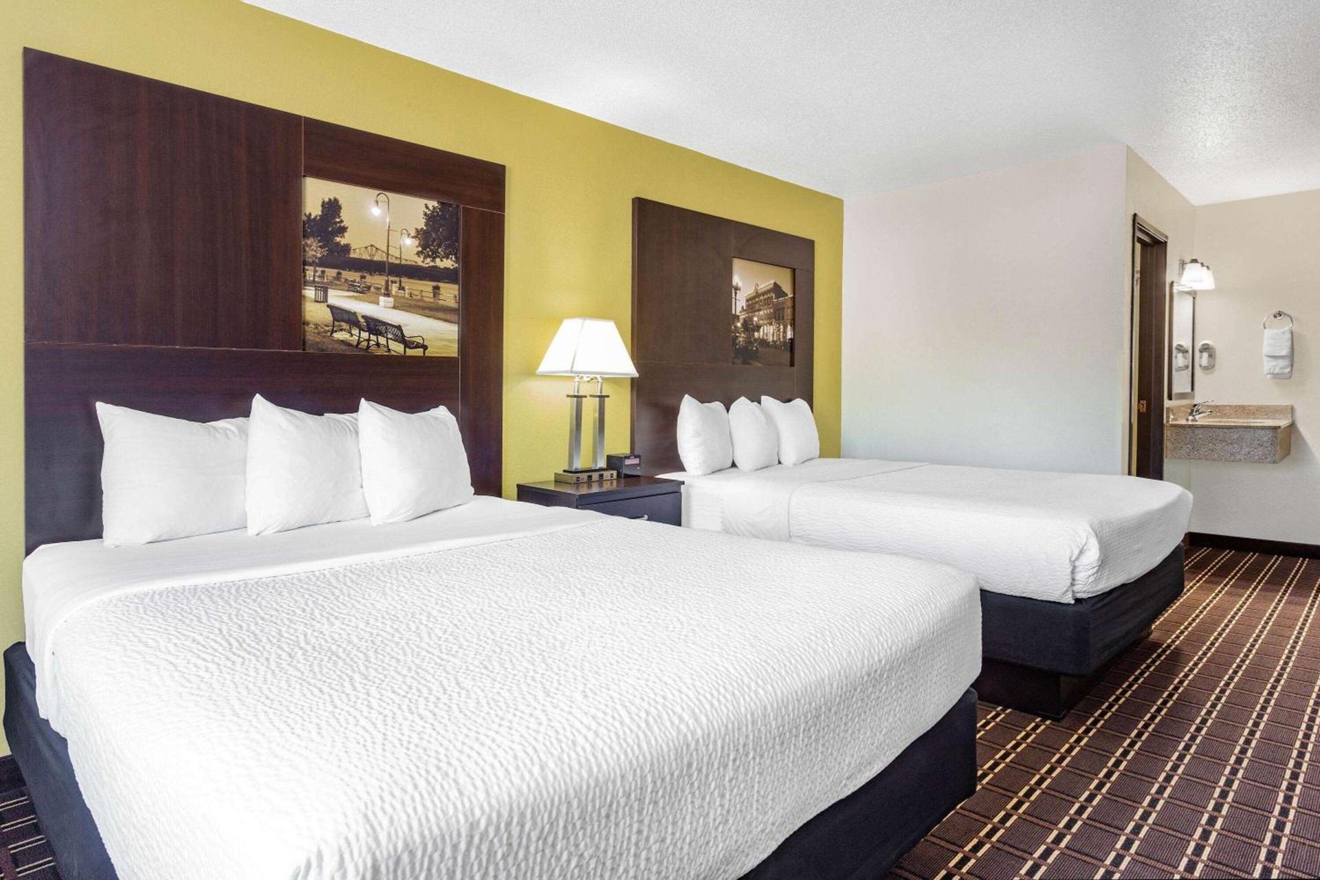 Super 8 by Wyndham La Crosse photo 9