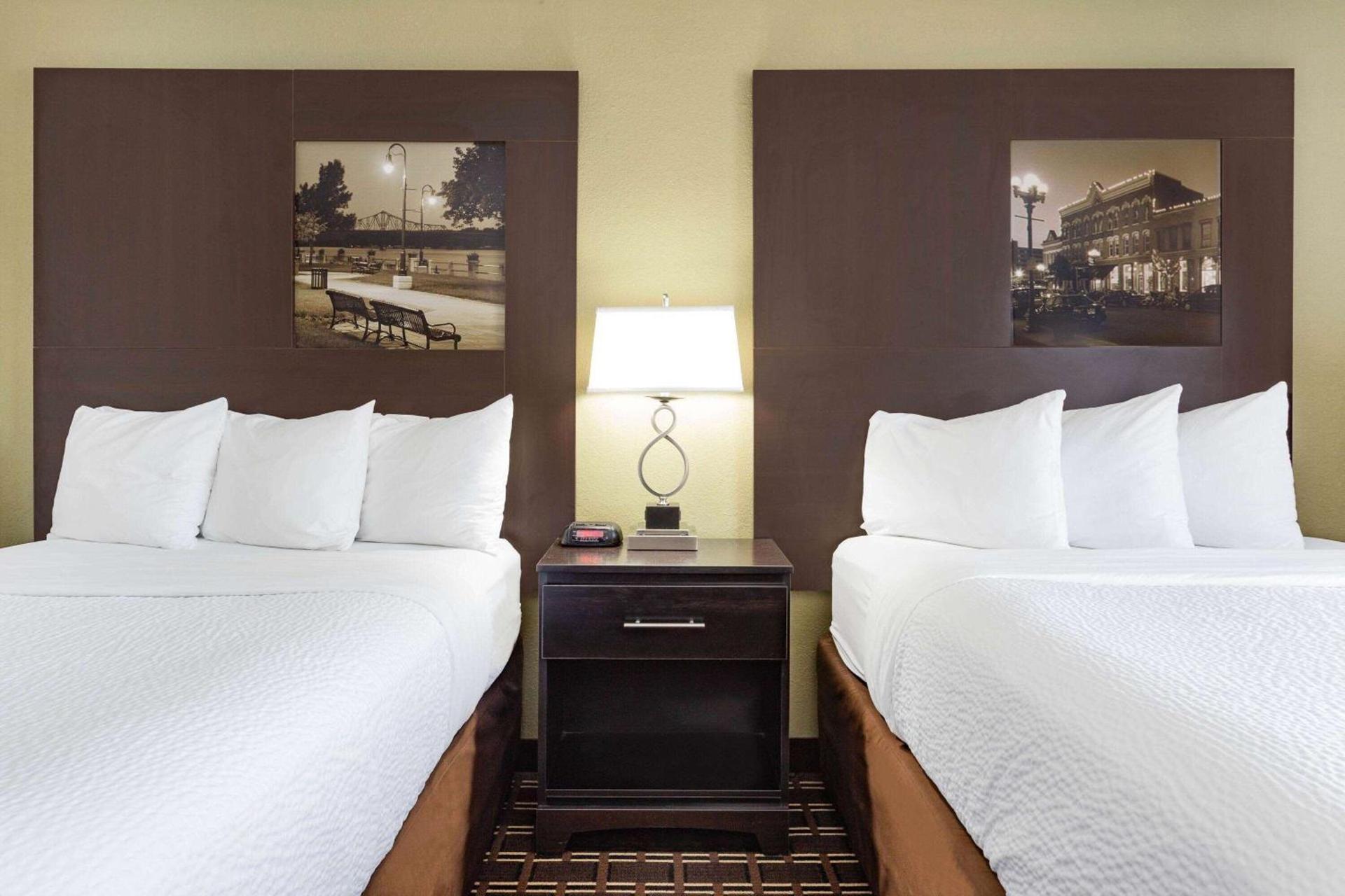Super 8 by Wyndham La Crosse photo 12