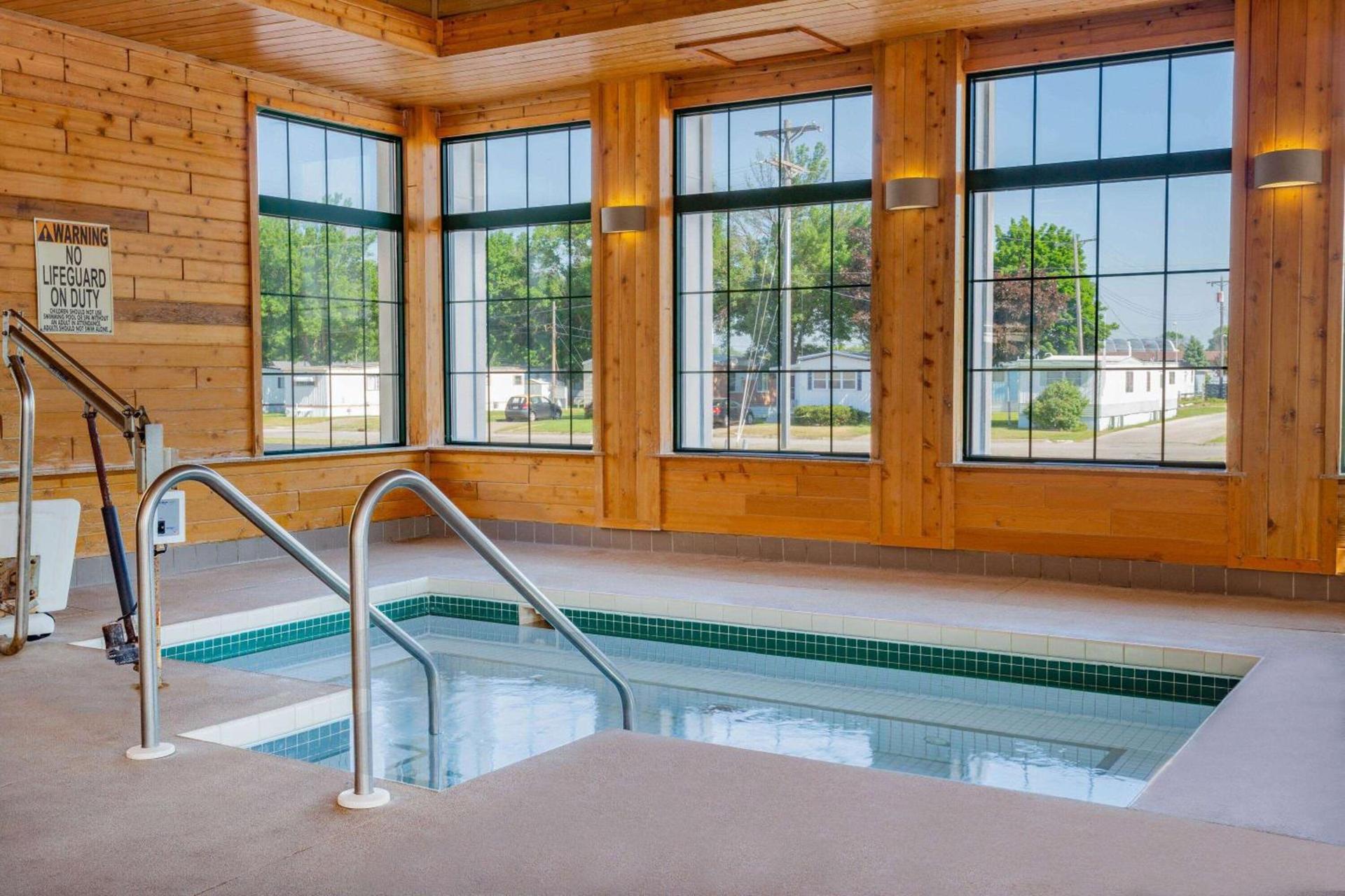 Super 8 by Wyndham La Crosse photo 6