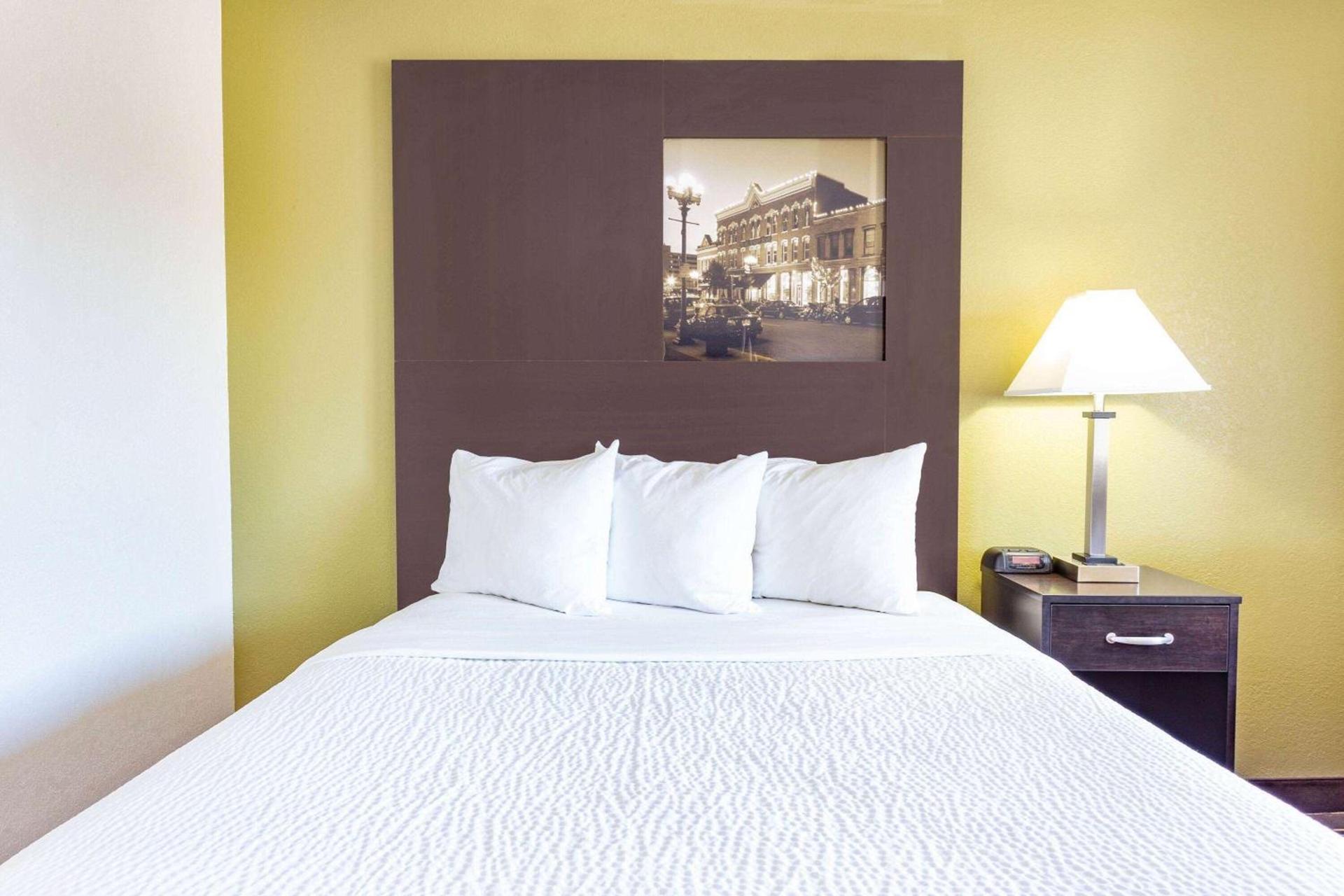 Super 8 by Wyndham La Crosse photo 19