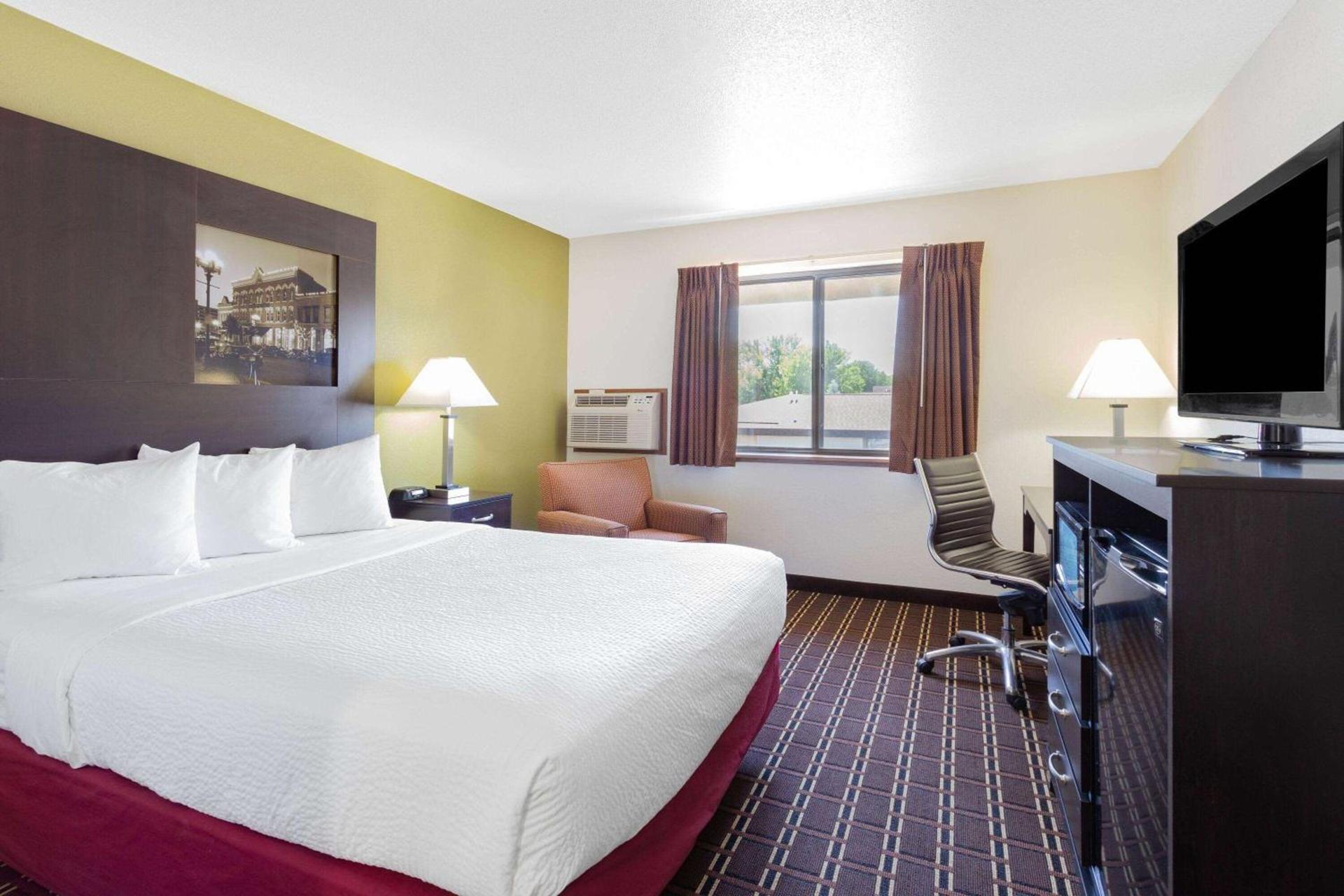 Super 8 by Wyndham La Crosse photo 18