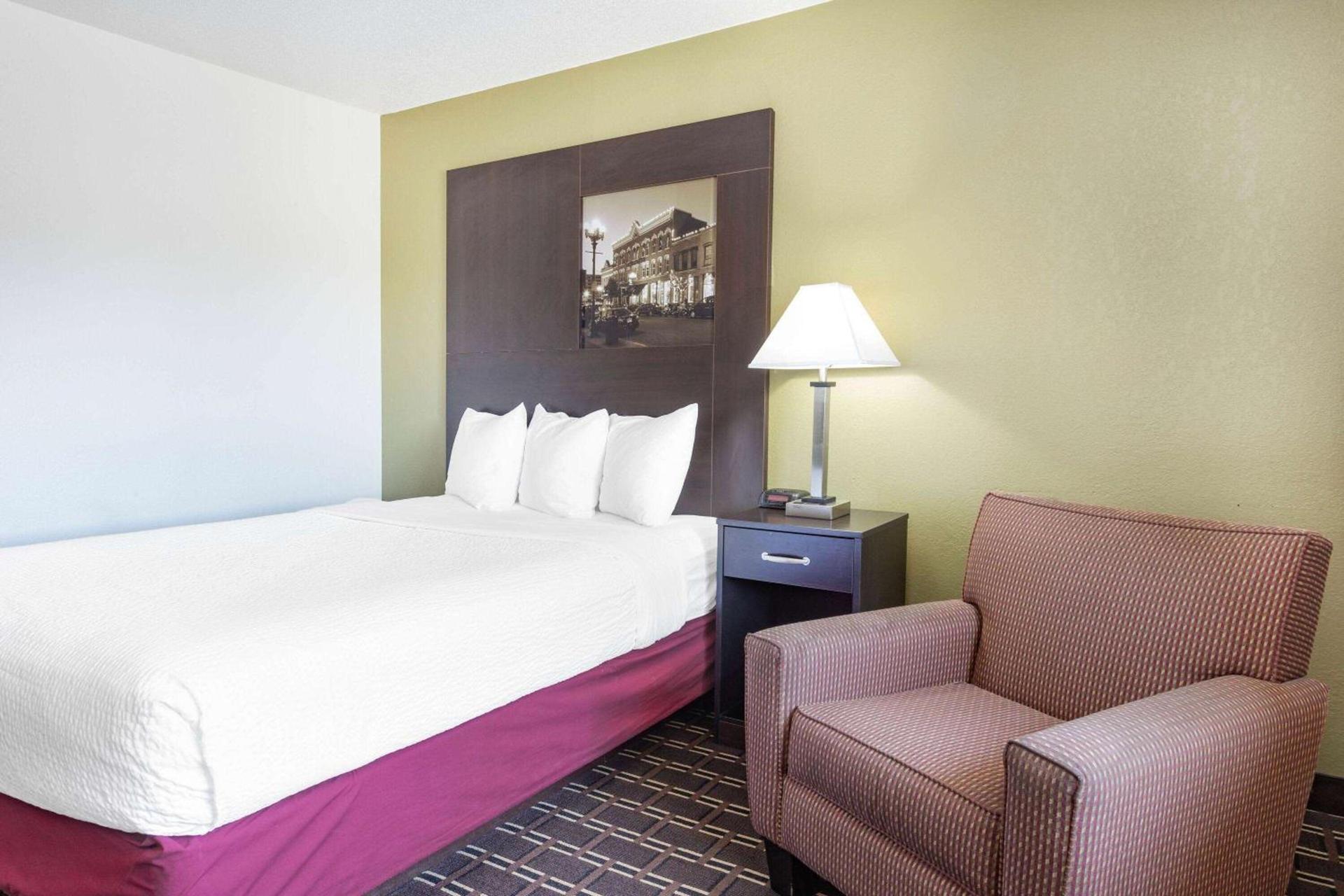 Super 8 by Wyndham La Crosse photo 20