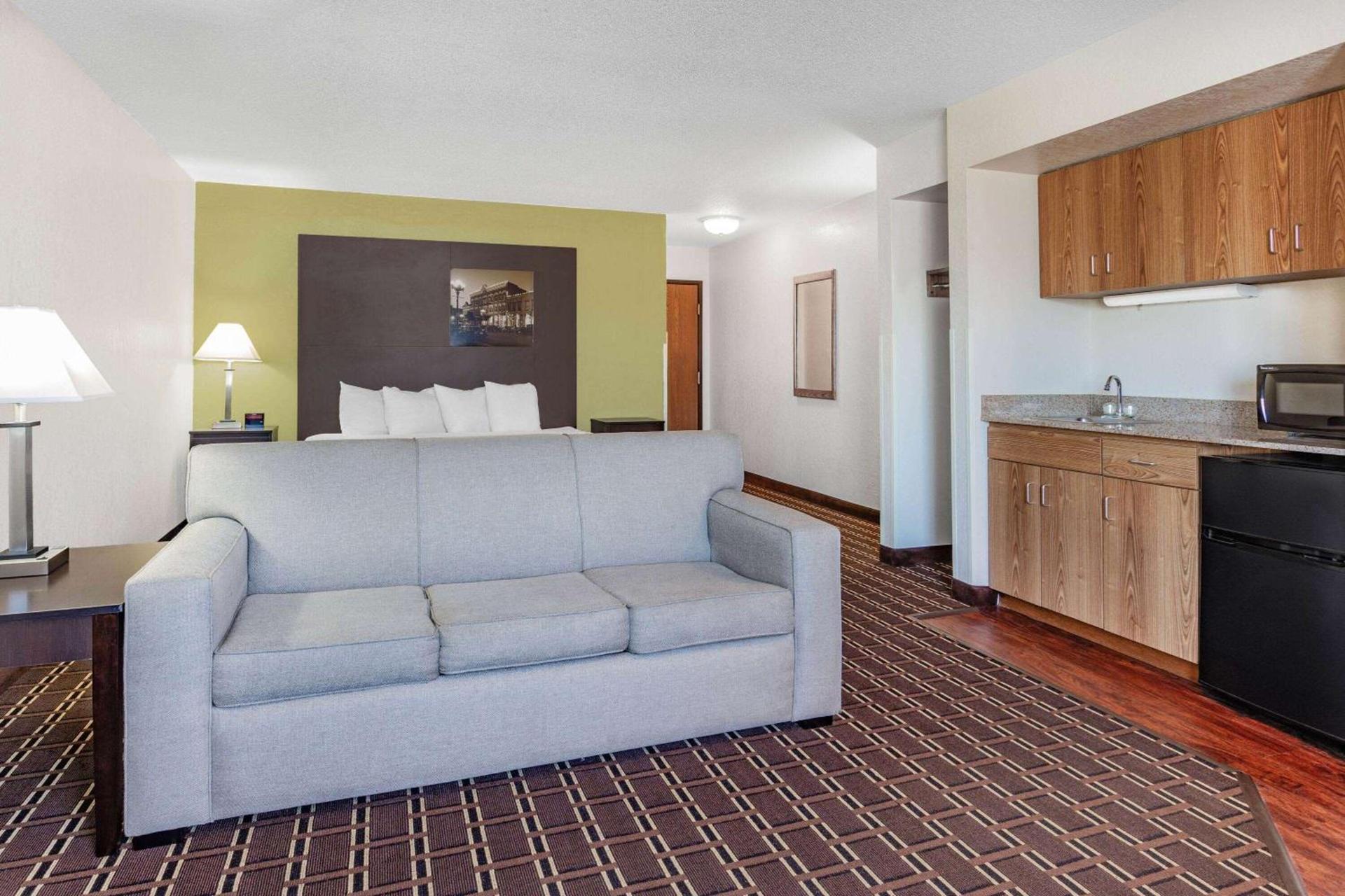 Super 8 by Wyndham La Crosse photo 27
