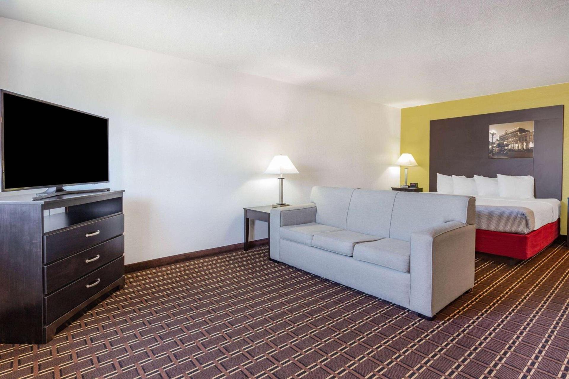 Super 8 by Wyndham La Crosse photo 28