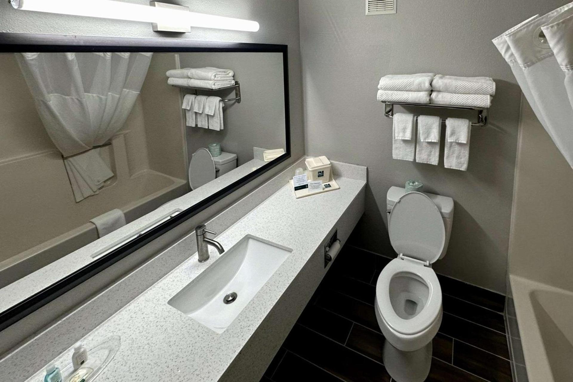 Quality Suites Near West Acres photo 31