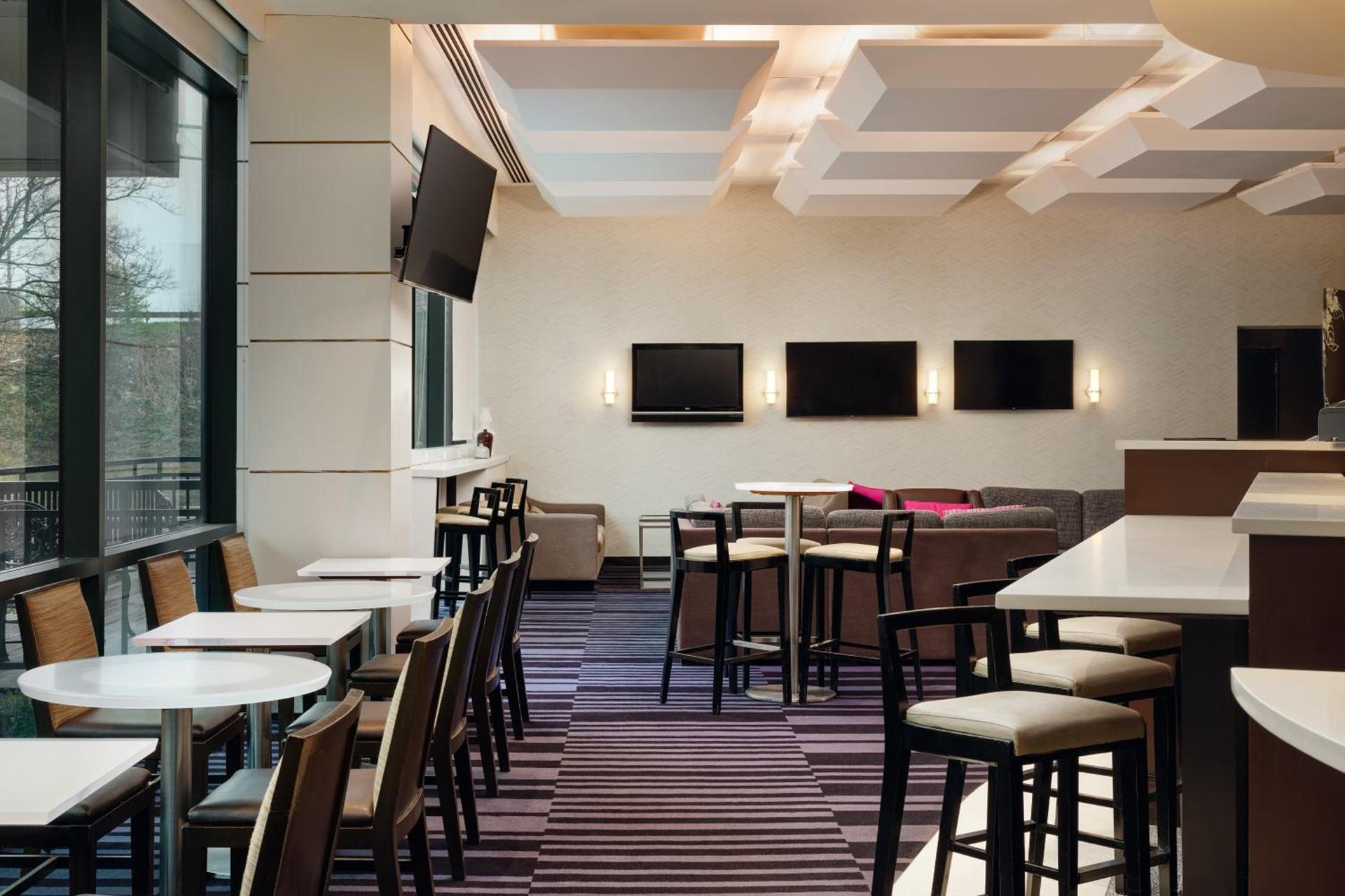 Courtyard by Marriott New York JFK Airport photo 34