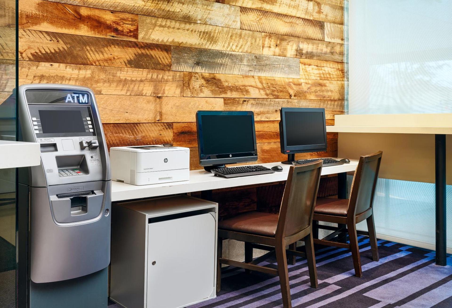 Courtyard by Marriott New York JFK Airport photo 33