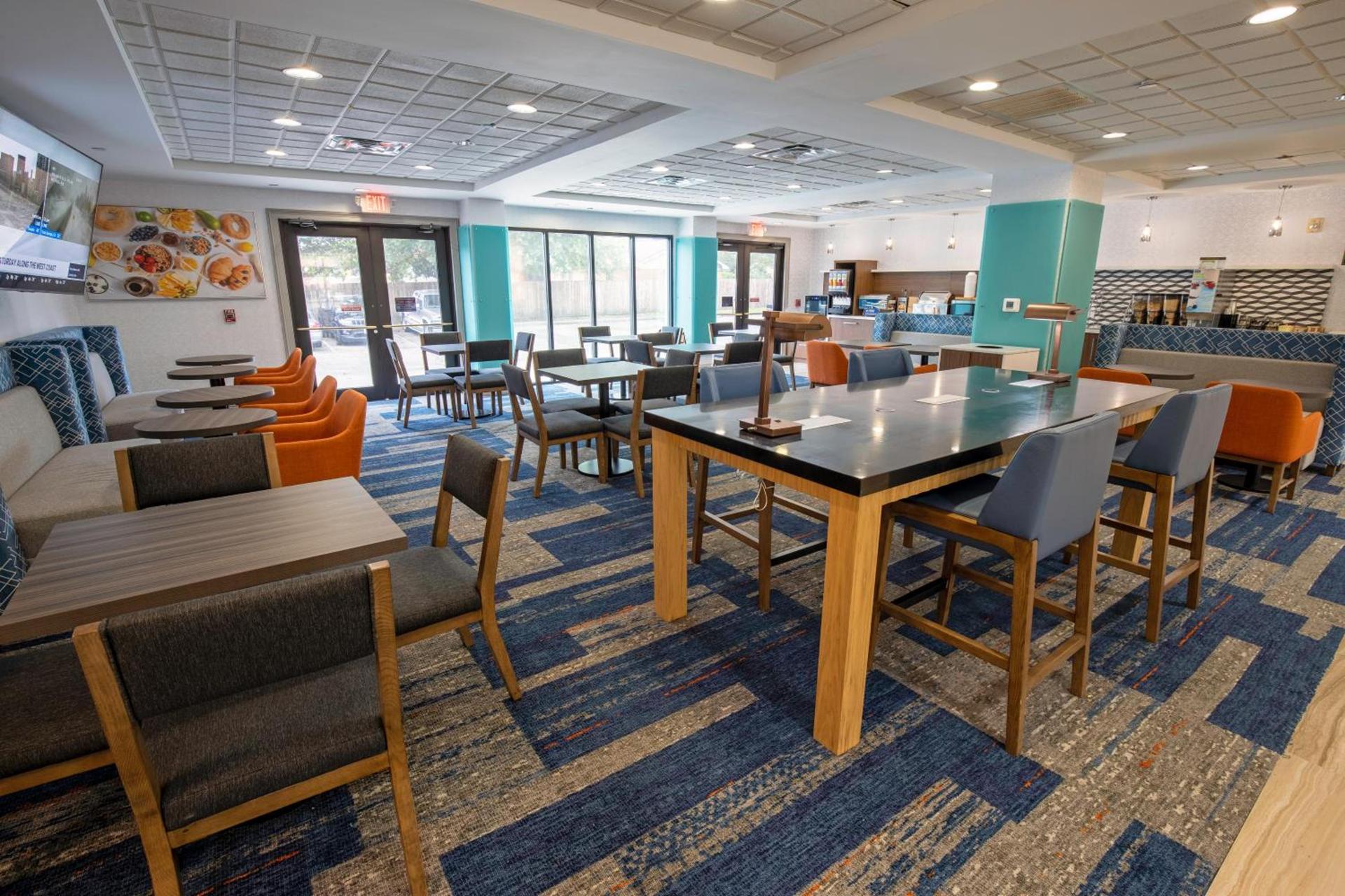 Wingate by Wyndham Lafayette Airport photo 29