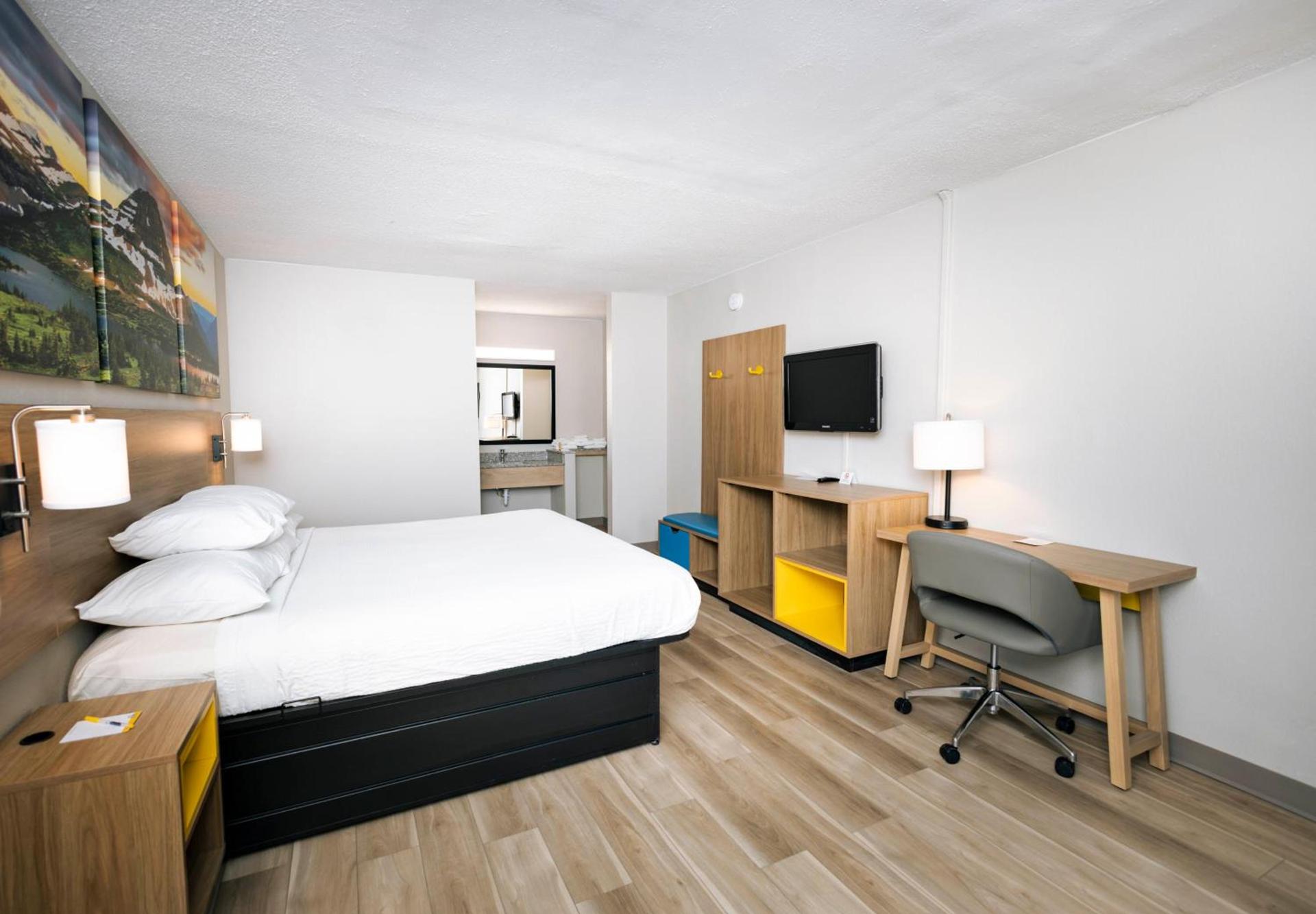 Days Inn by Wyndham Cincinnati East photo 34
