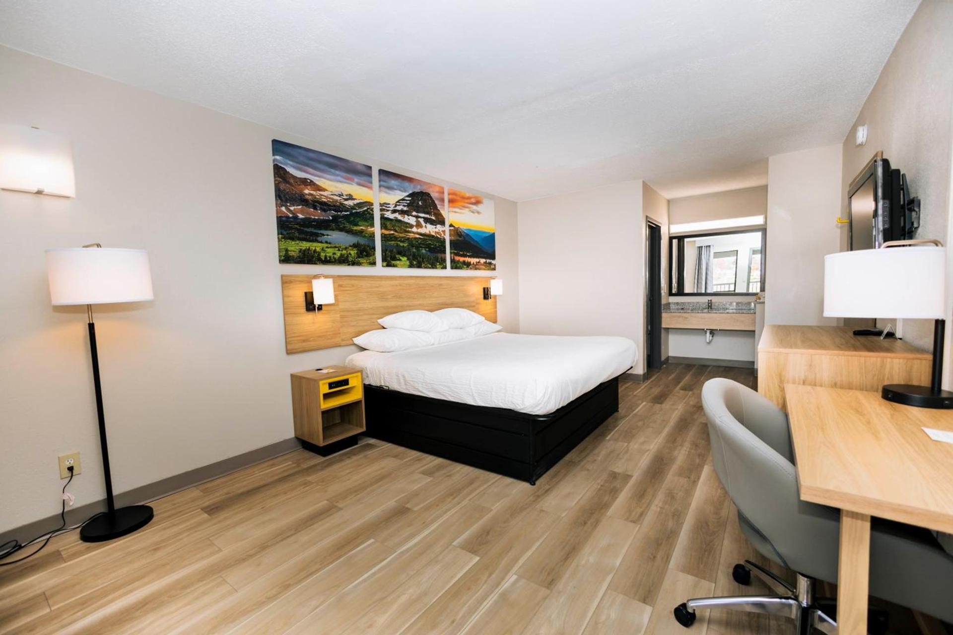 Days Inn by Wyndham Cincinnati East photo 36