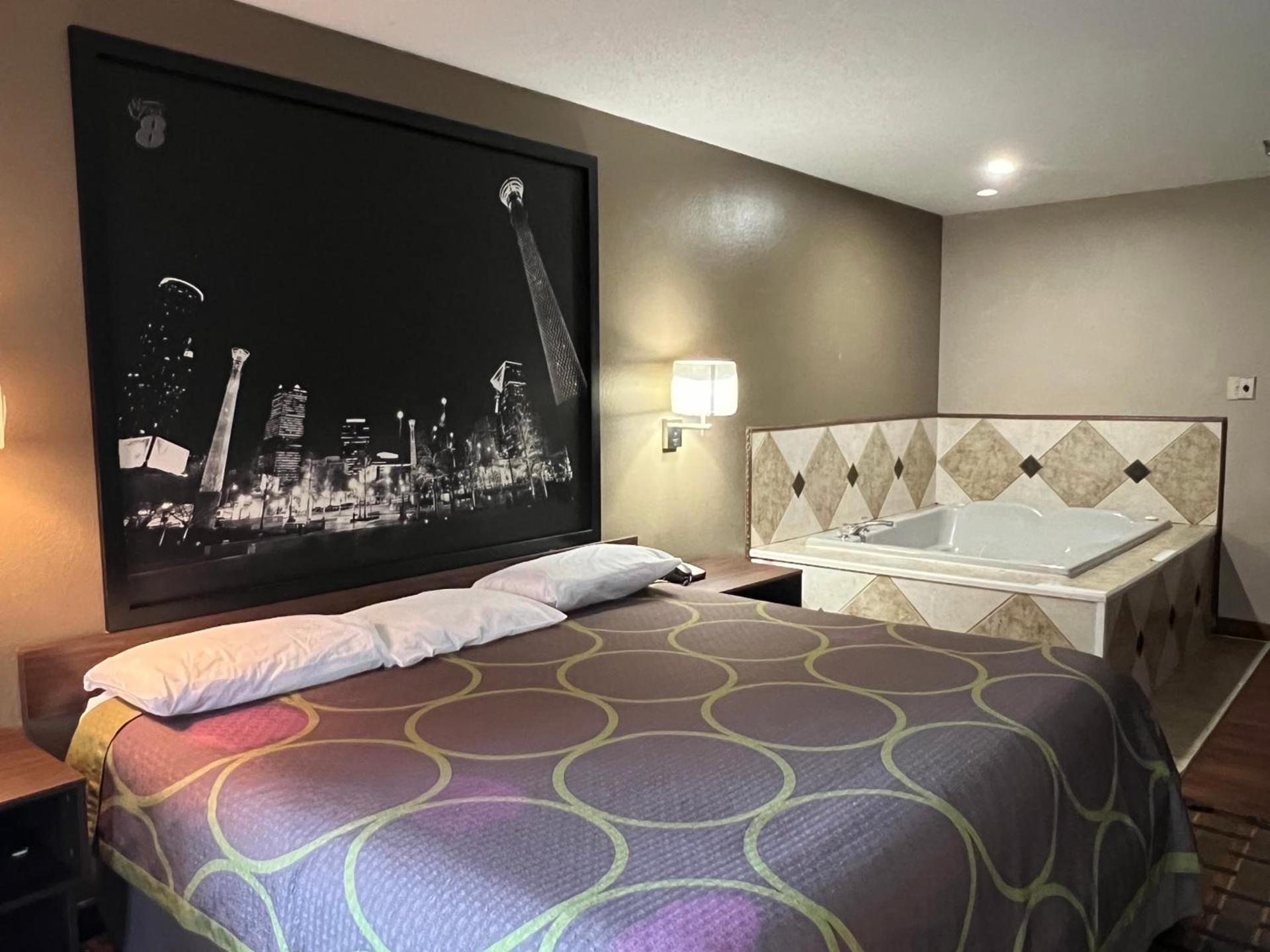 Super 8 by Wyndham Norcross/I-85 Atlanta photo 3