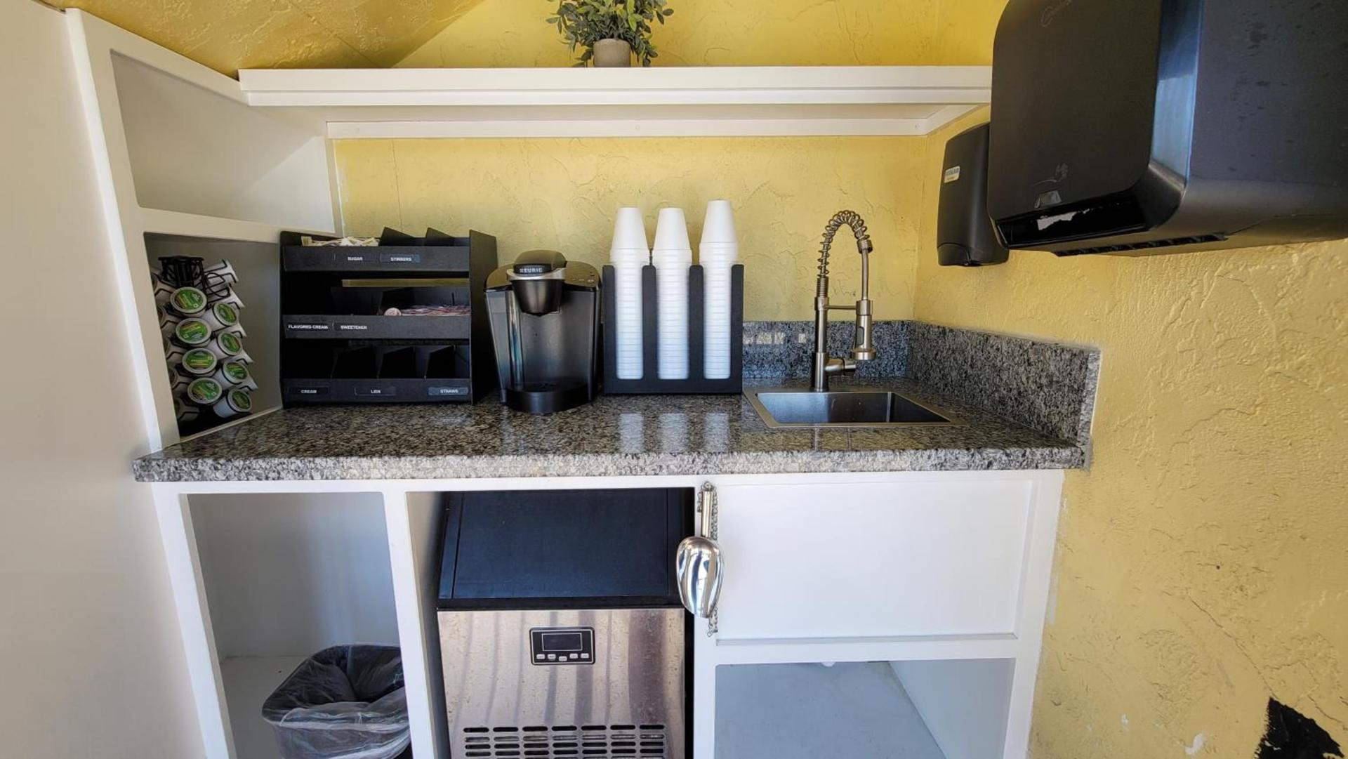 Sunny Palms Inn photo 8