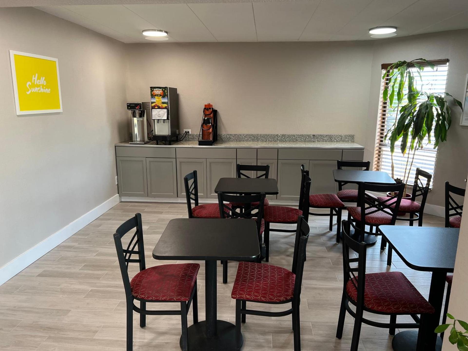 Days Inn by Wyndham Cincinnati East photo 54