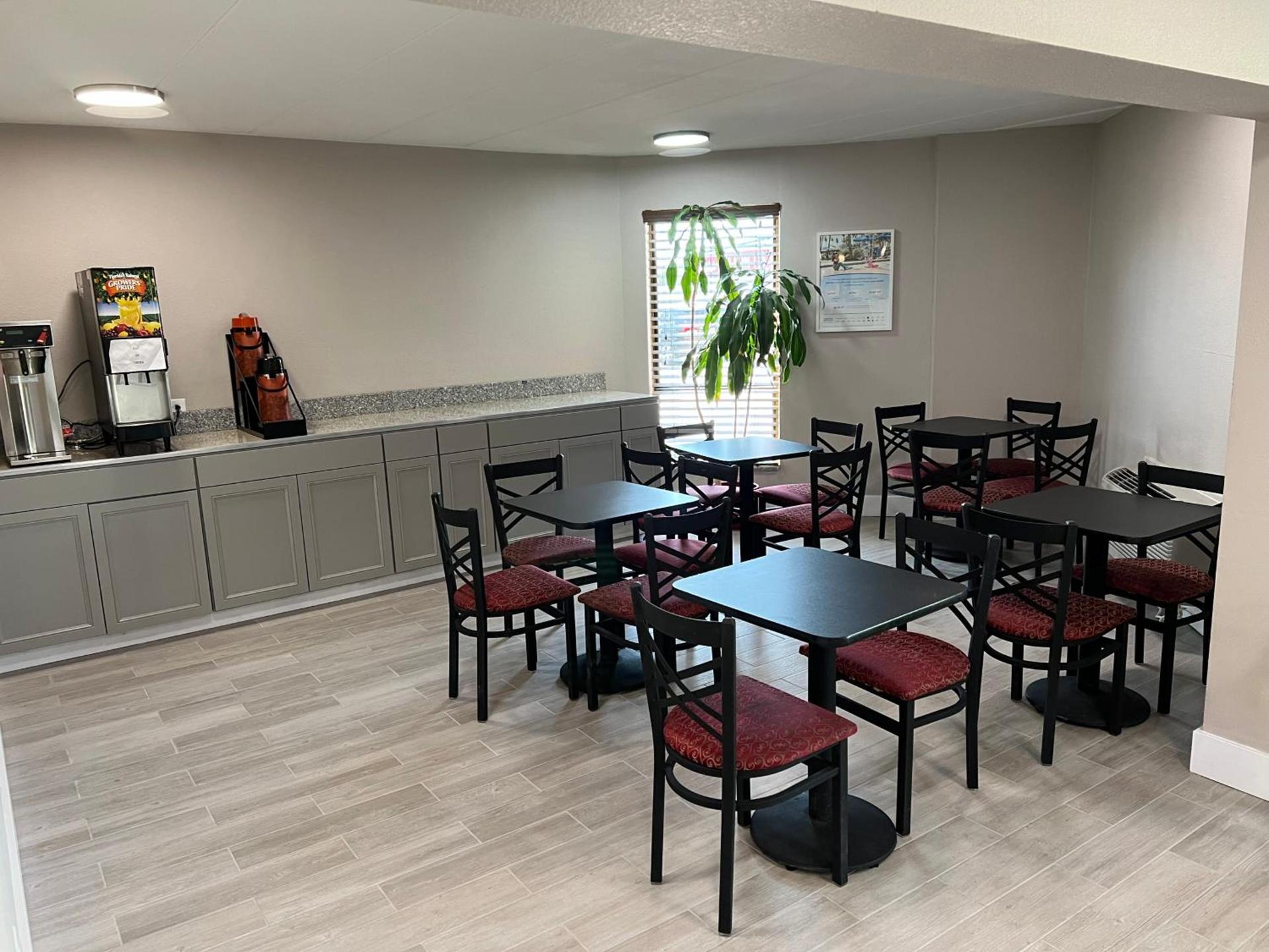Days Inn by Wyndham Cincinnati East photo 58