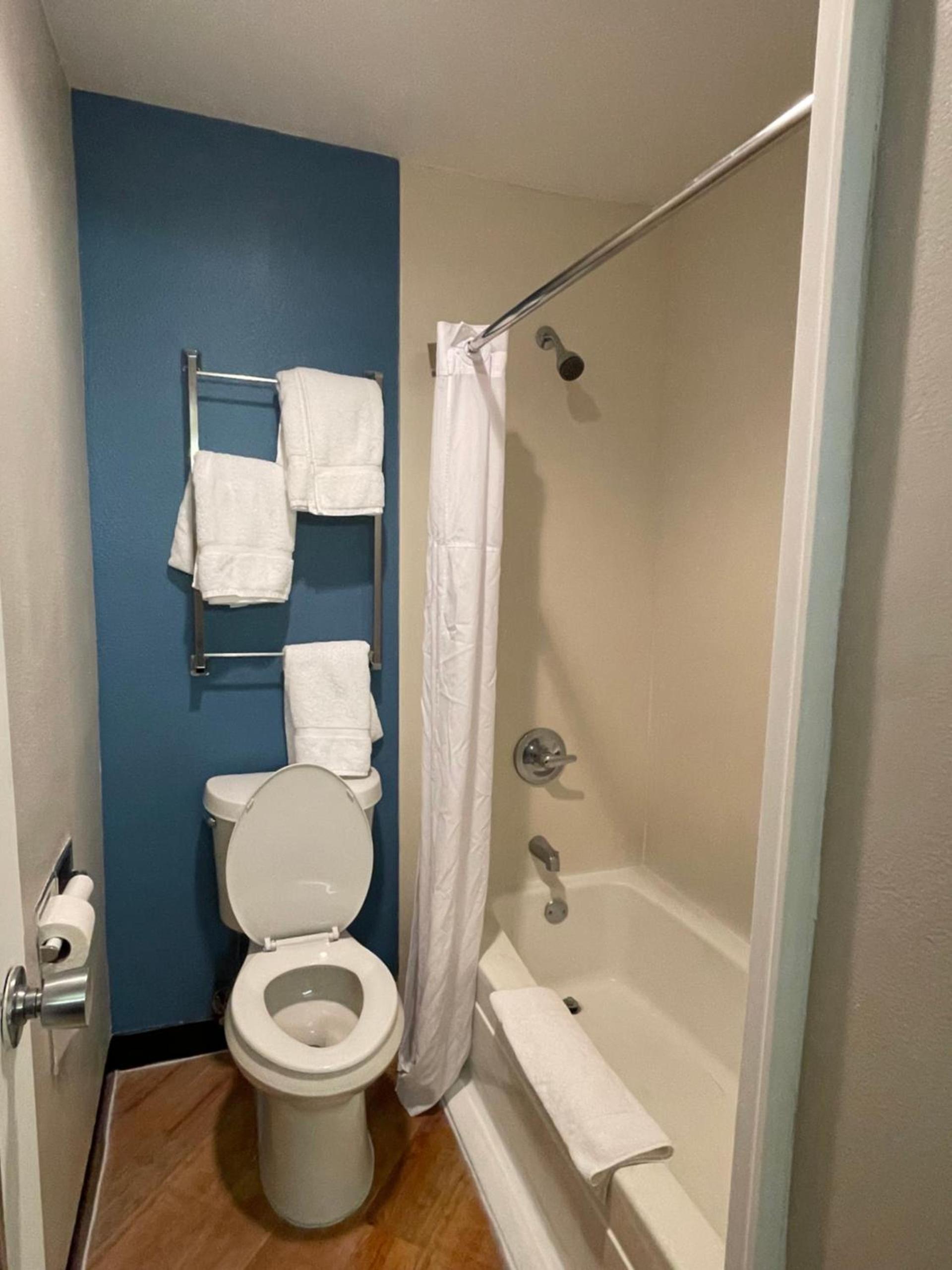 La Quinta by Wyndham Baton Rouge Siegen Lane photo 32