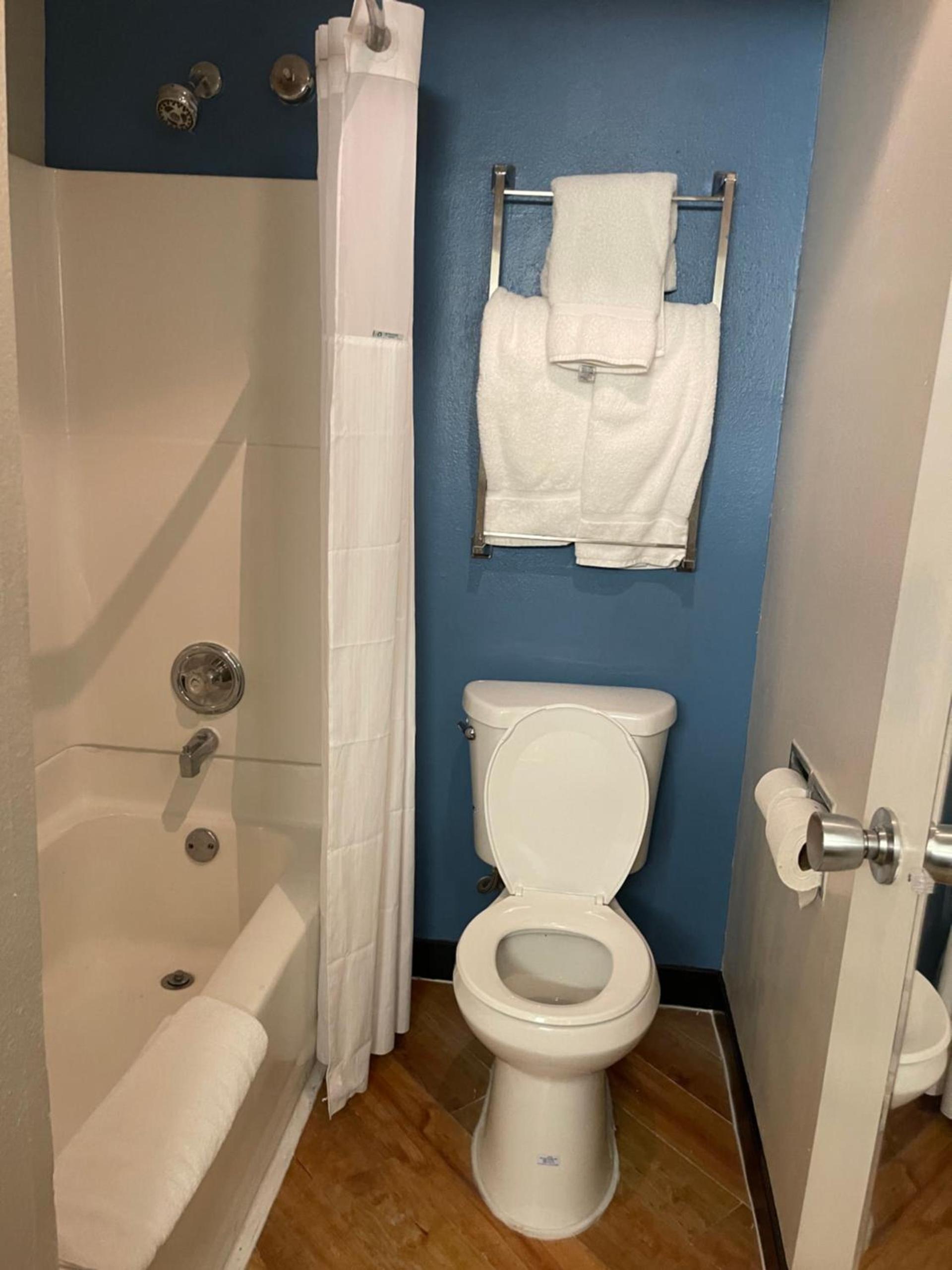 La Quinta by Wyndham Baton Rouge Siegen Lane photo 31
