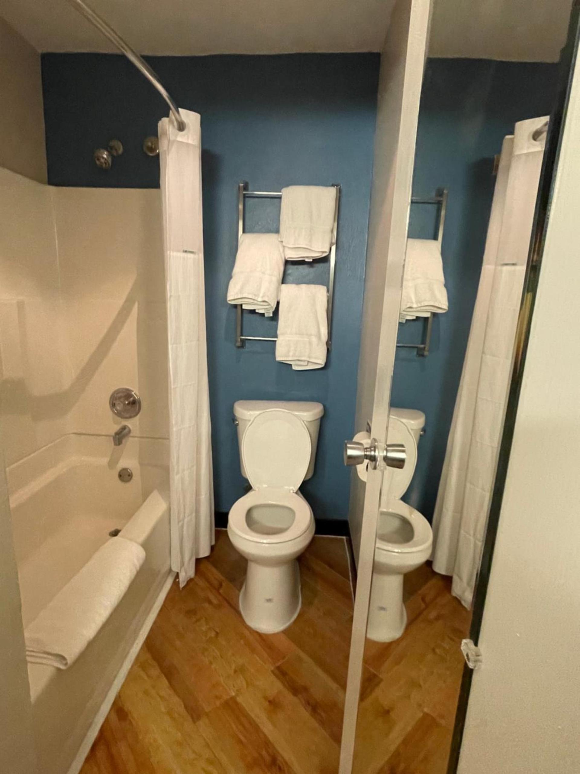La Quinta by Wyndham Baton Rouge Siegen Lane photo 49
