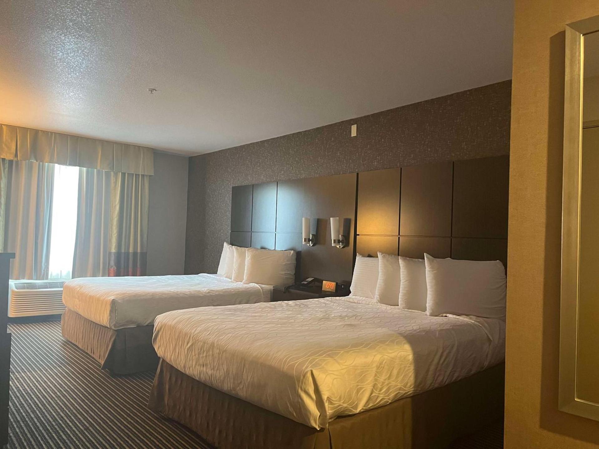 Best Western Plus Rama Inn & Suites photo 24