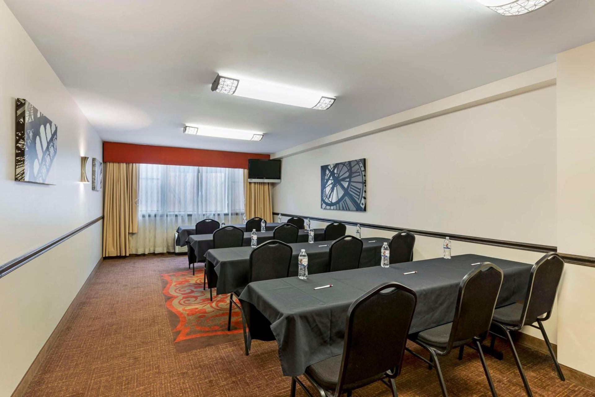 Best Western Plus The Charles Hotel photo 42